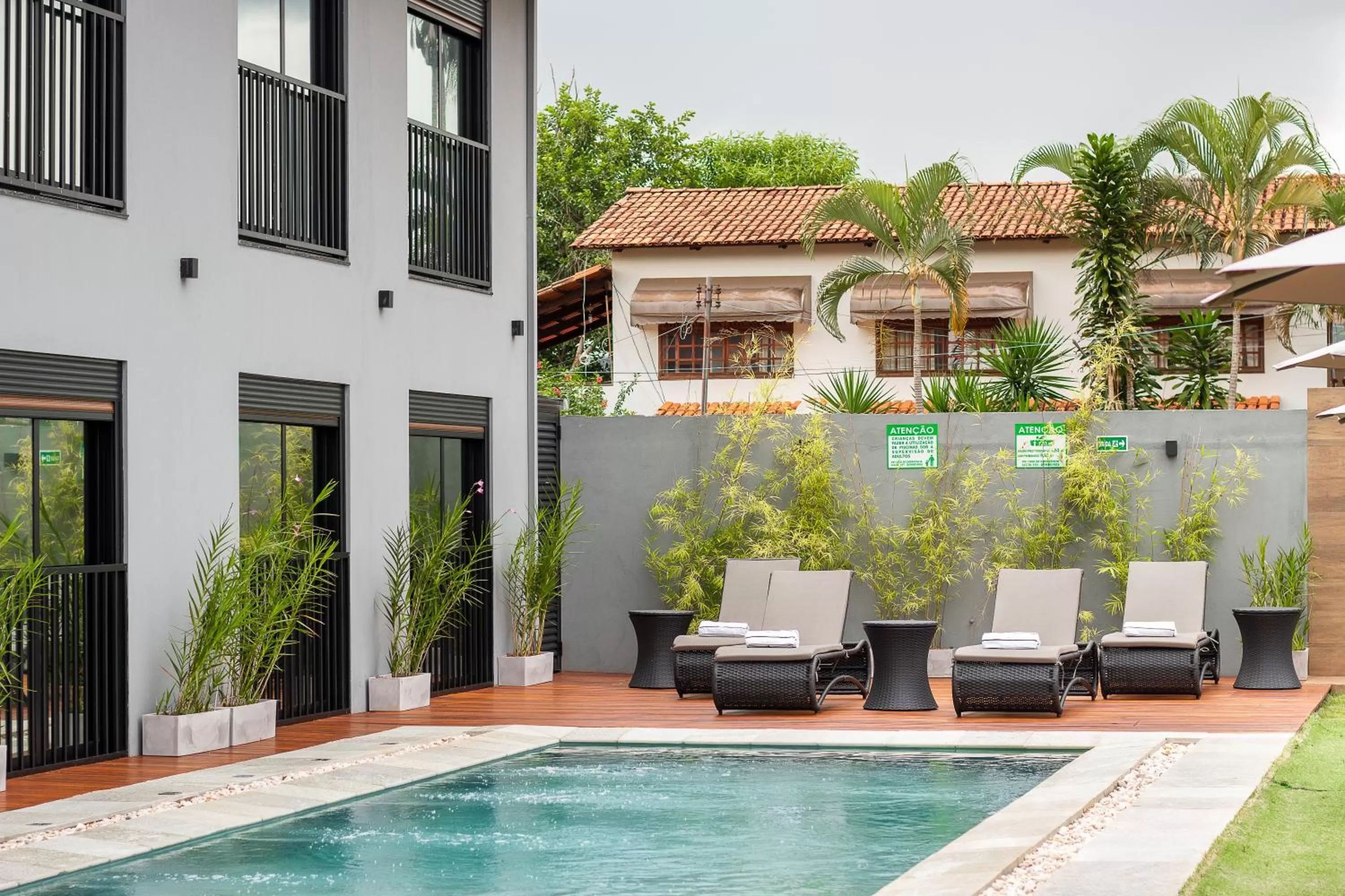 Swimming pool in Pousada Flores do Carmo