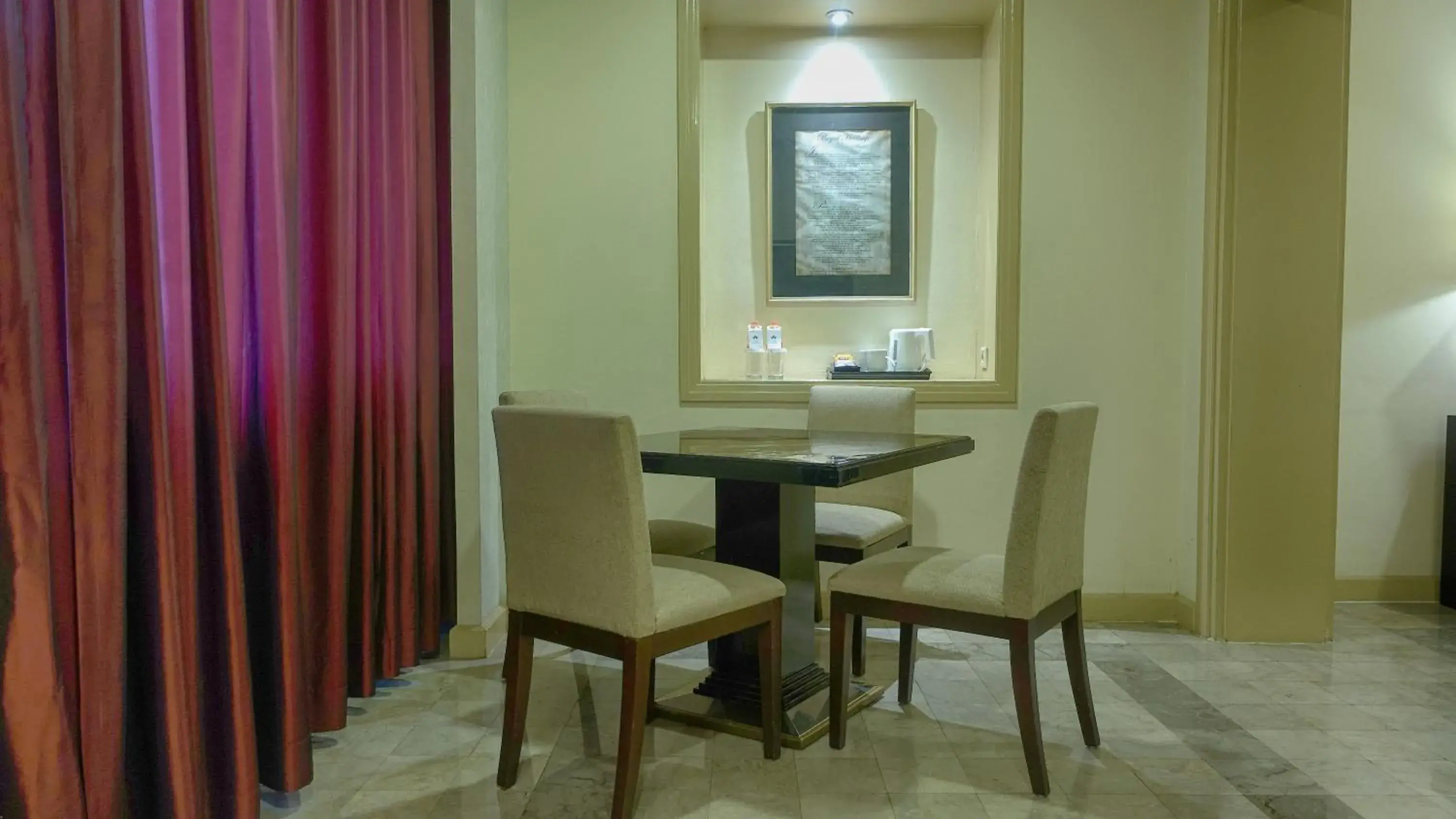 Living room, Dining Area in Grand Hotel Preanger