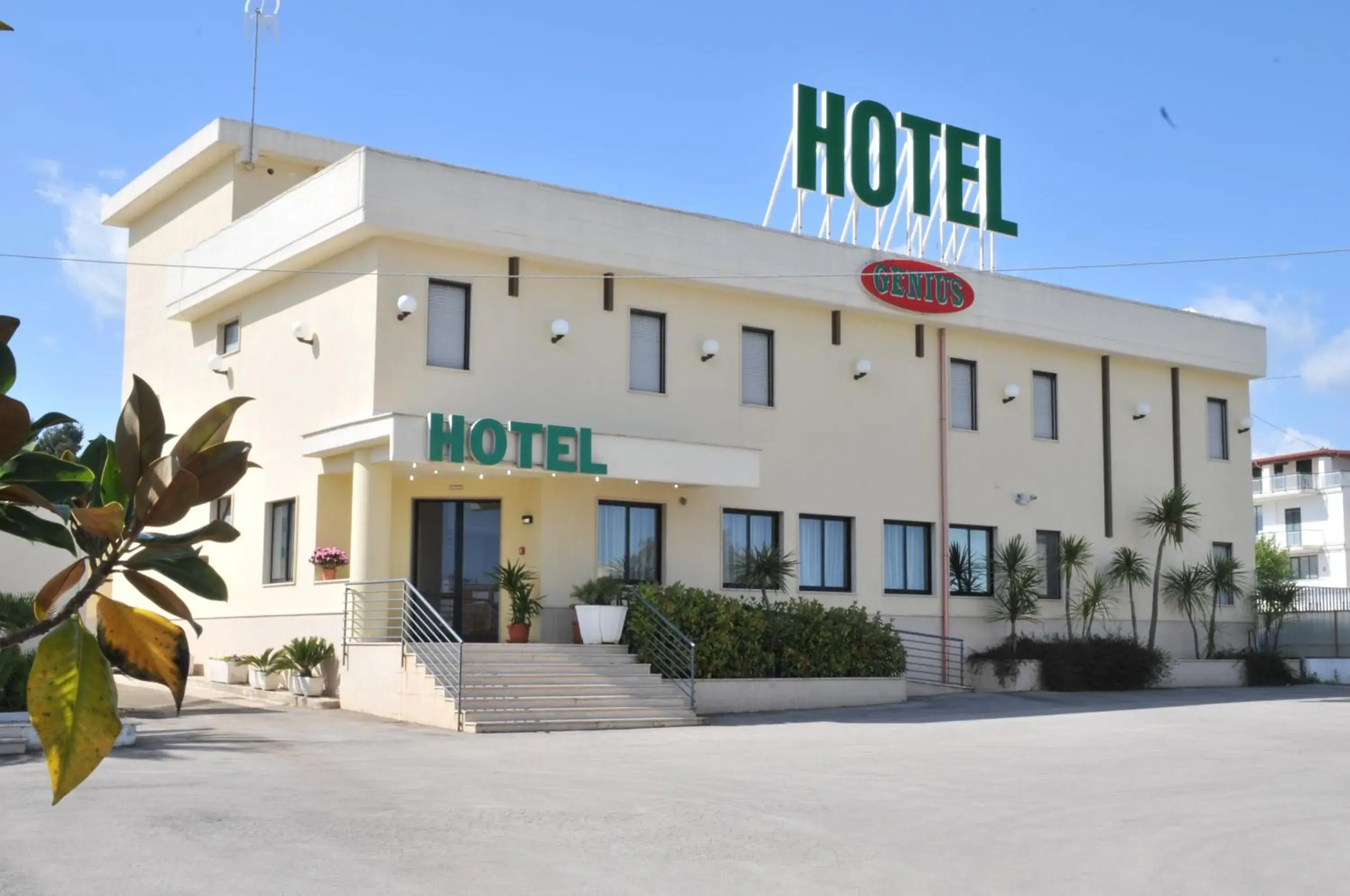 Property building in Hotel Genius Property building in Hotel Genius