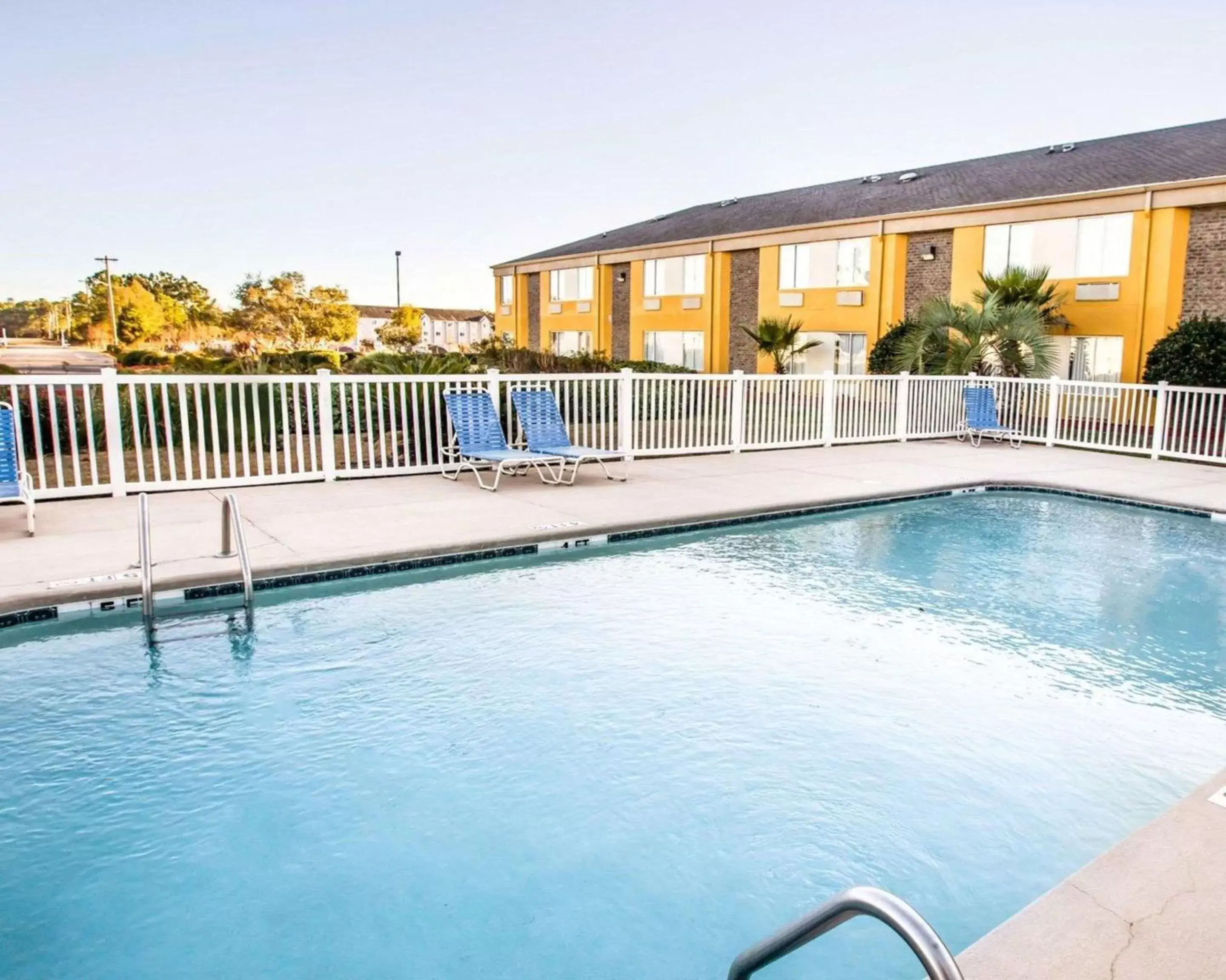 Swimming pool in Sleep Inn Myrtle Beach near Outlets Swimming pool in Sleep Inn Myrtle Beach near Outlets