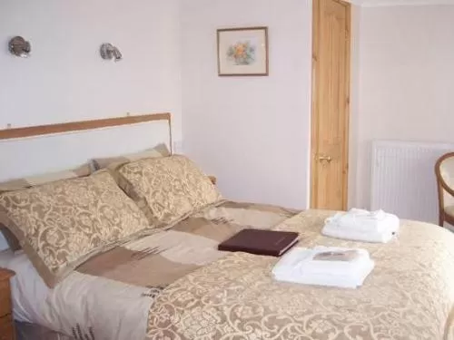 Superior King Room - single occupancy in Crab pot cottage