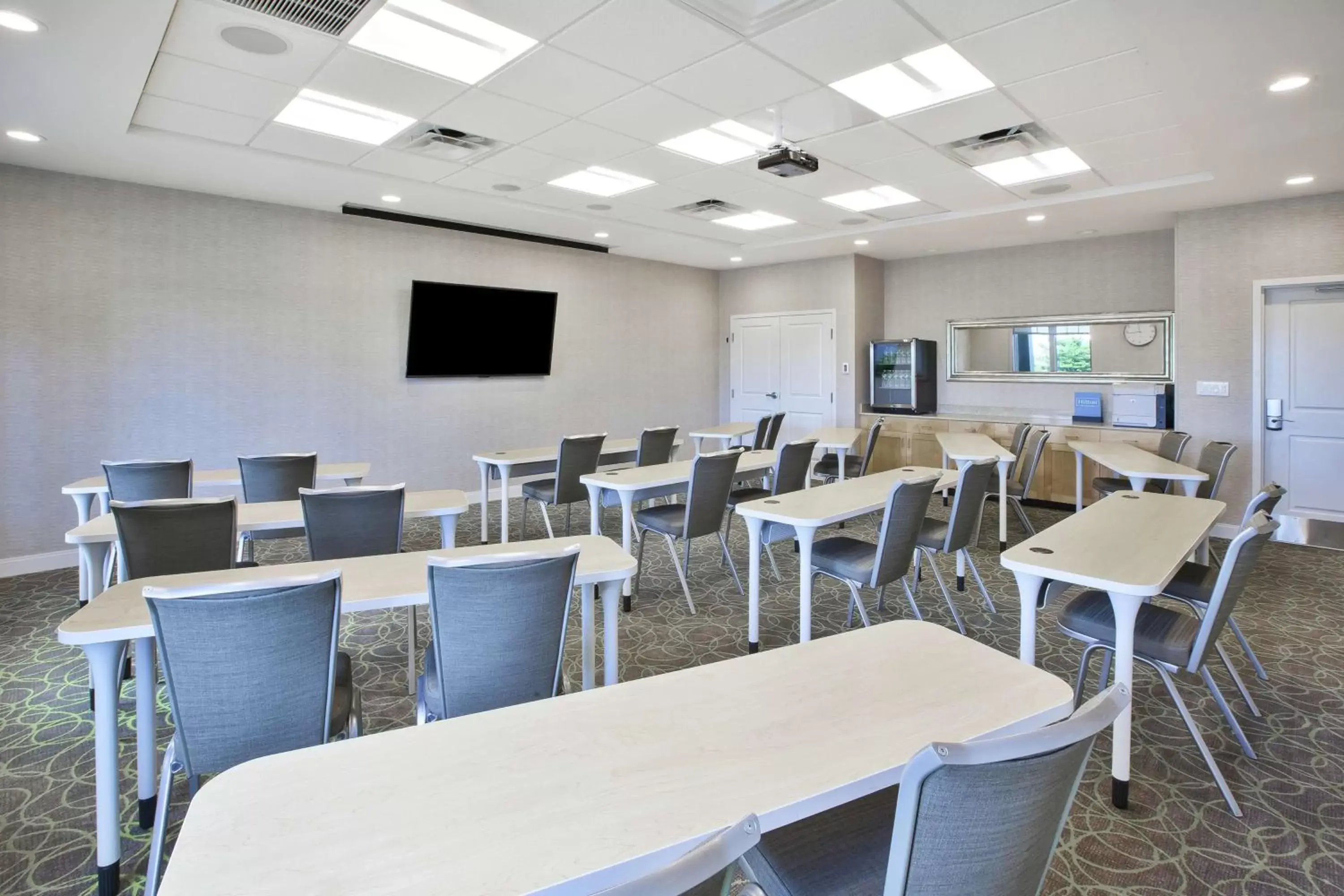 Meeting/conference room, Restaurant/Places to Eat in Hampton Inn By Hilton Bar Harbor