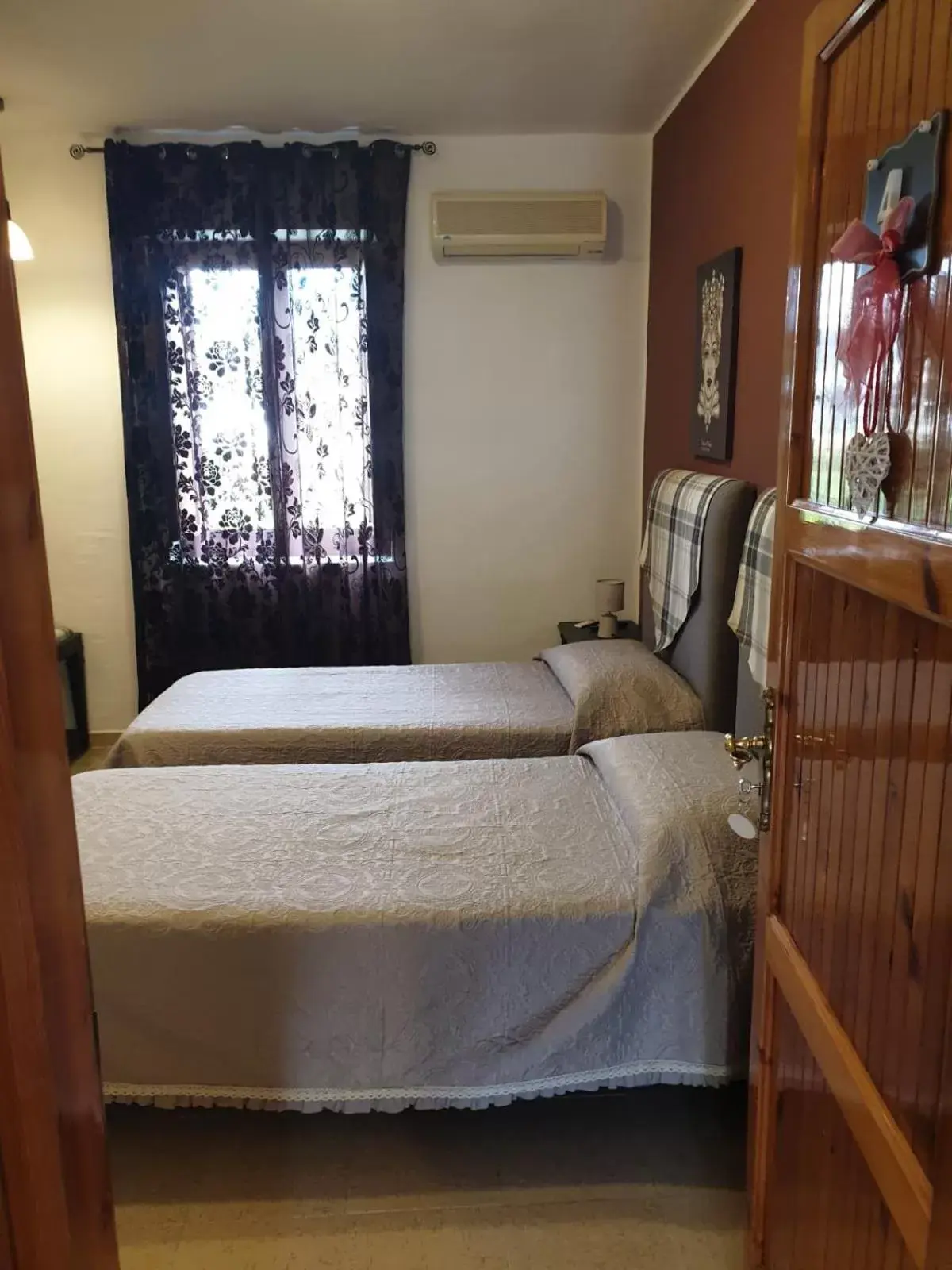 Bed in VILLA MARTA a due passi dalla clinica ortopedica Rizzoli e da Villa Santa Teresa