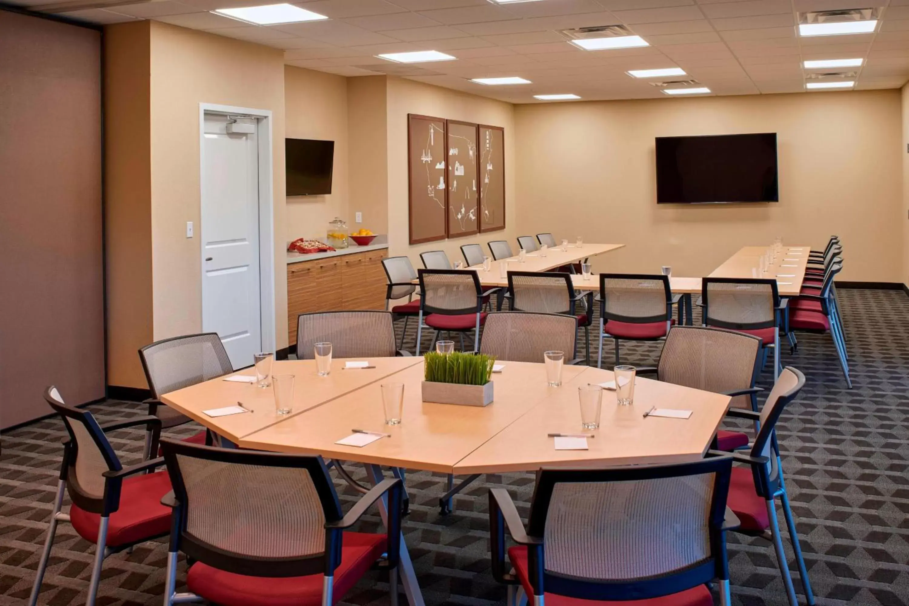 Meeting/conference room in TownePlace Suites by Marriott Richmond