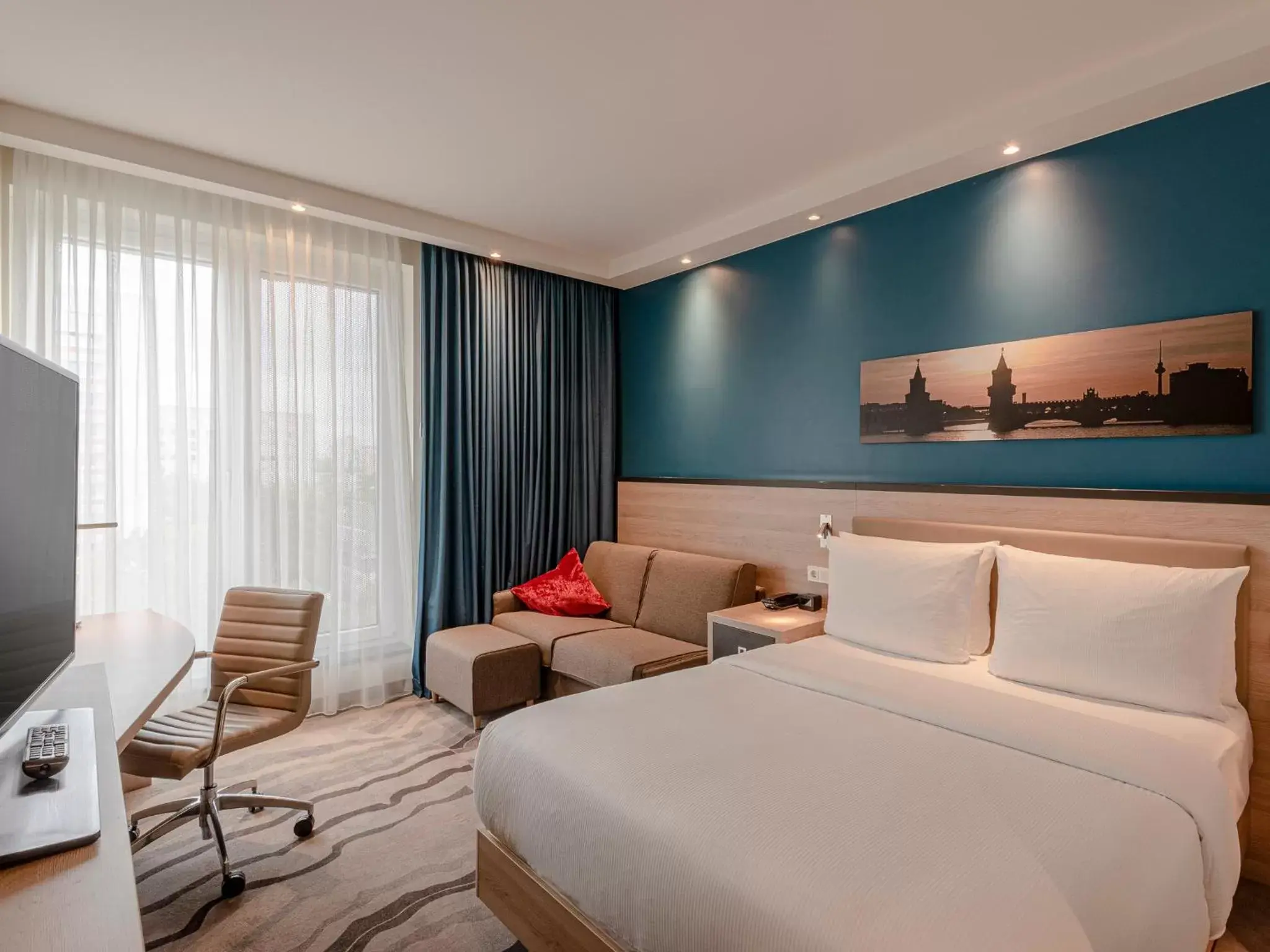 Photo of the whole room, Bed in Hampton by Hilton Berlin City Centre Alexanderplatz