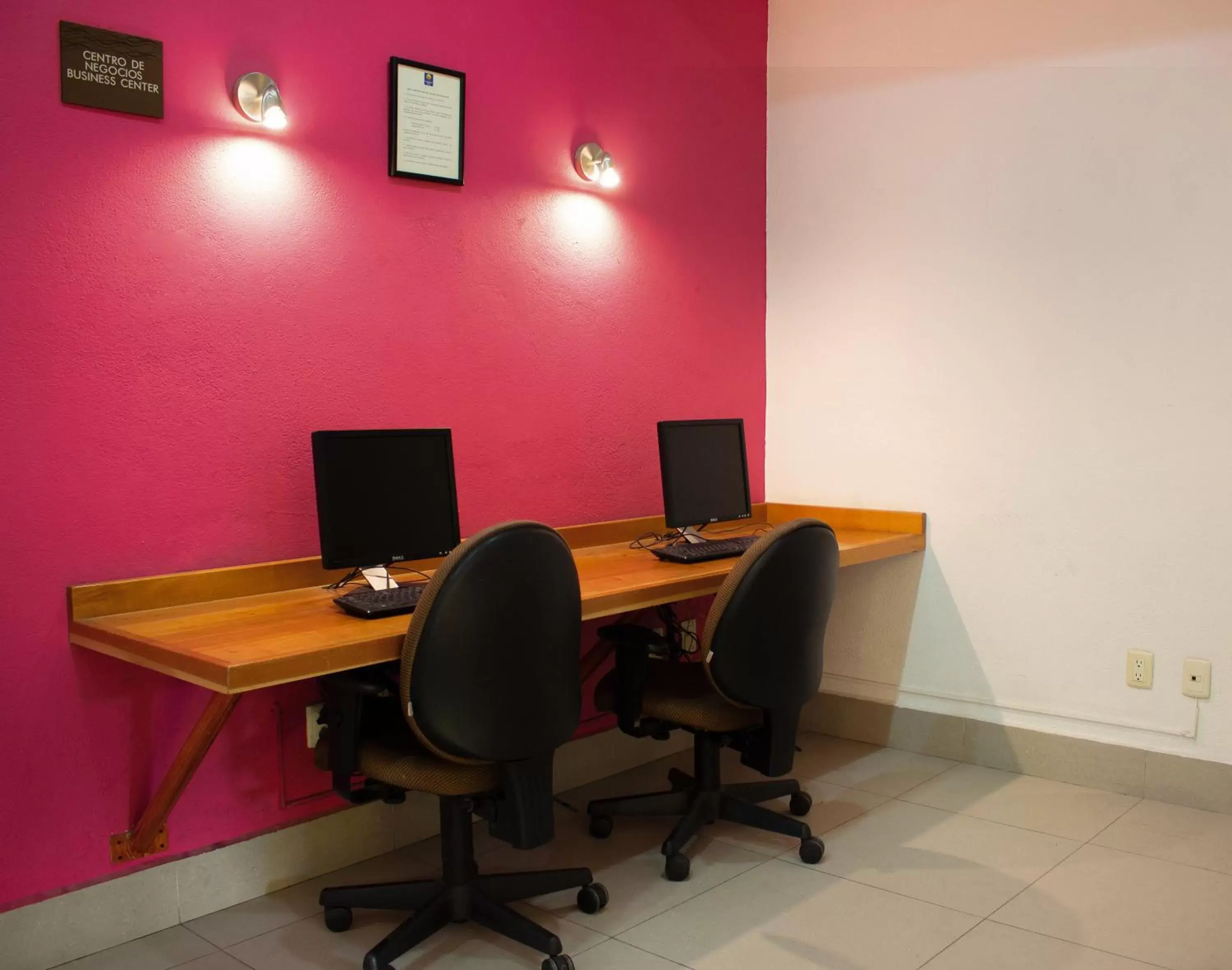 Business facilities in Comfort Inn Monterrey Valle