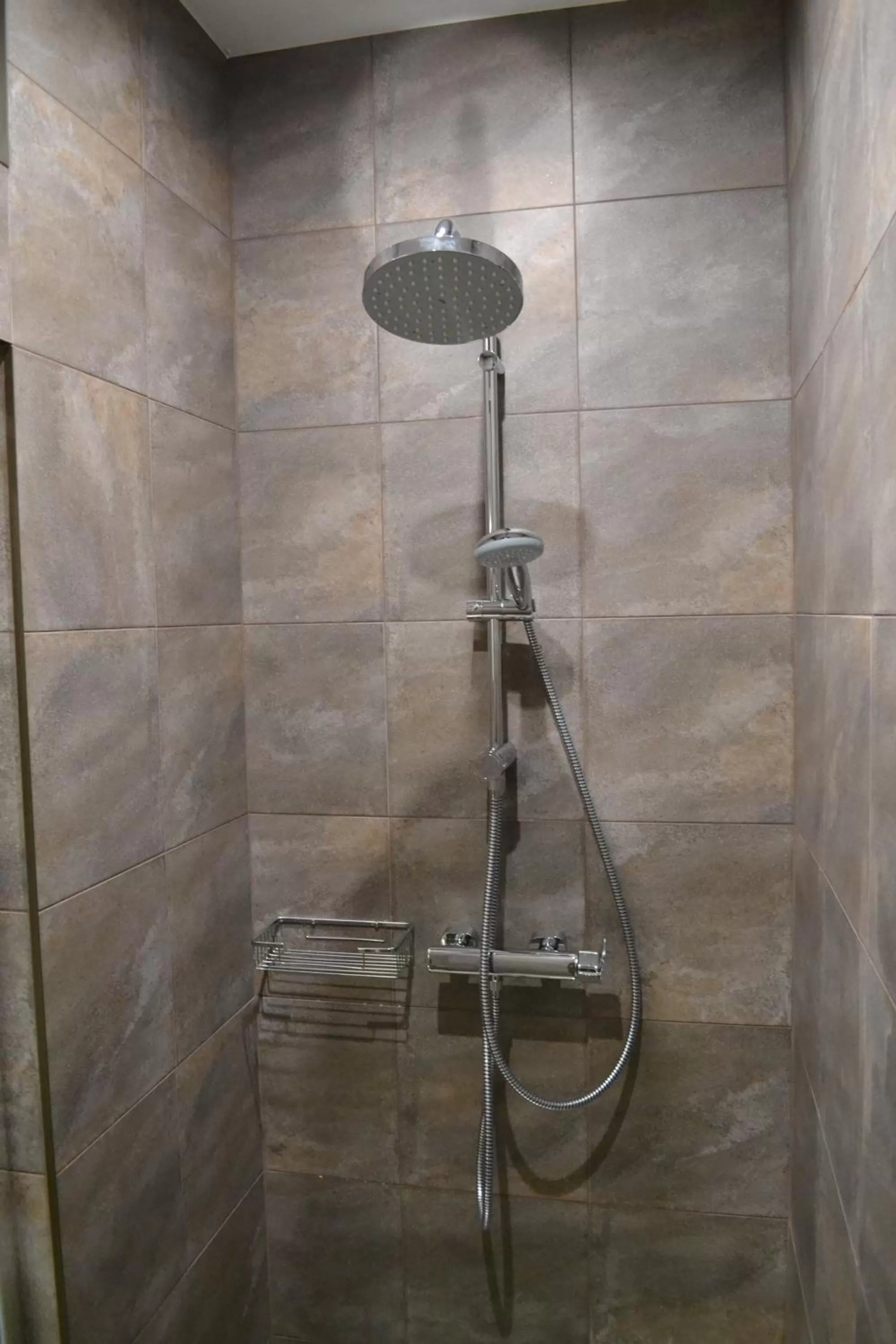 Shower in Horizon Hotel