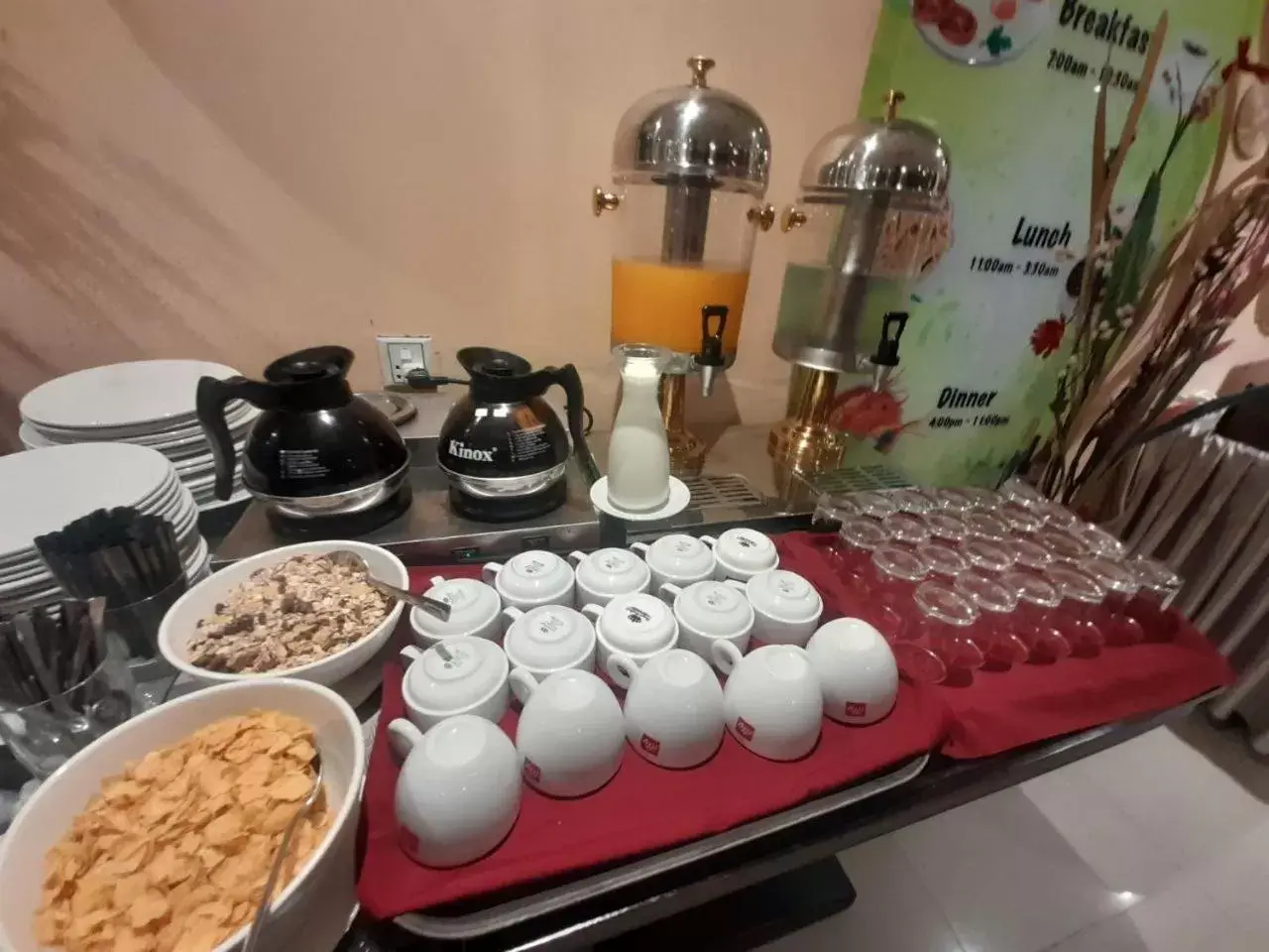 Coffee/tea facilities in Silver Mounts Hotel
