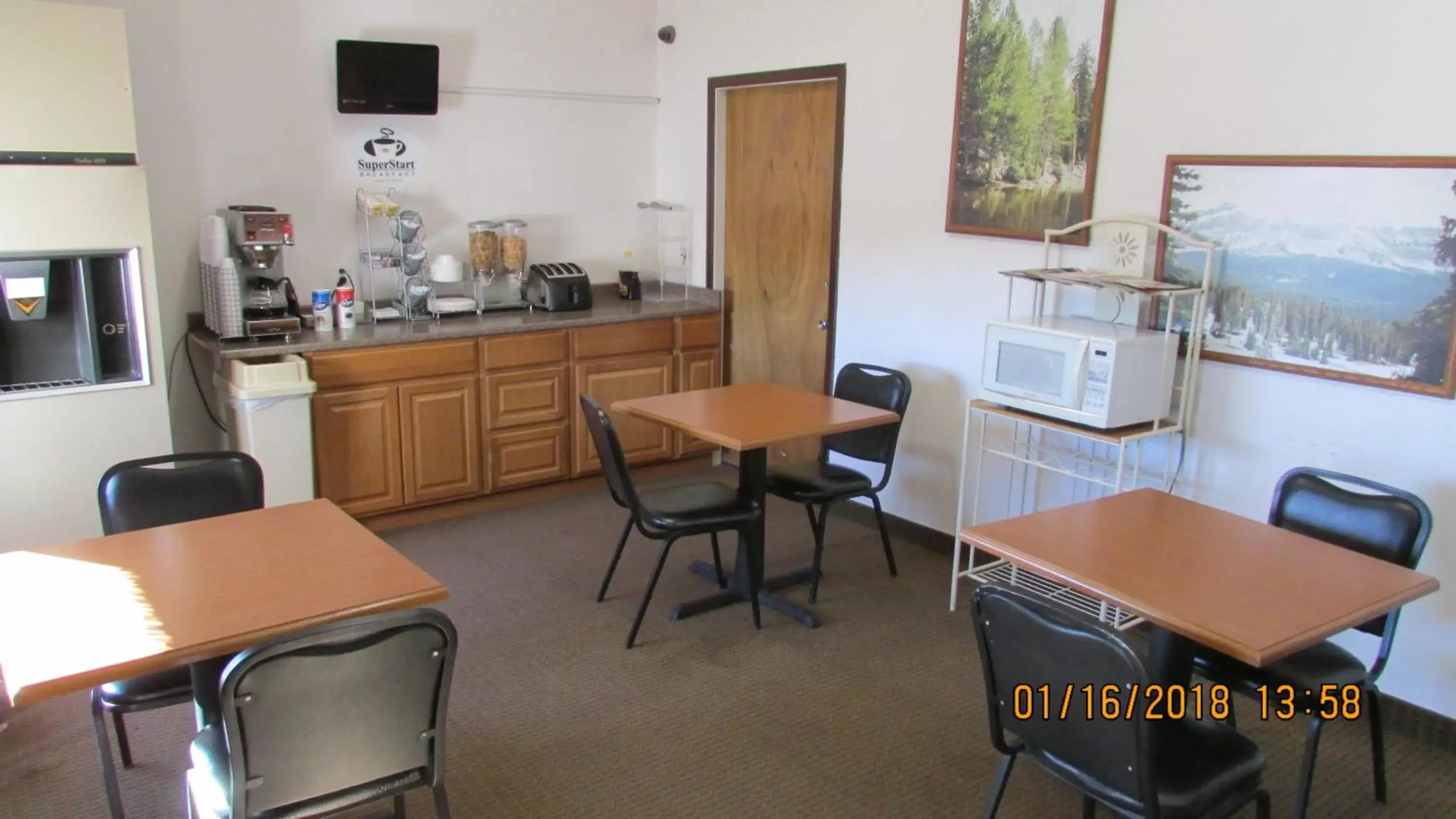 Breakfast, Kitchen/Kitchenette in Western Inn - Green River