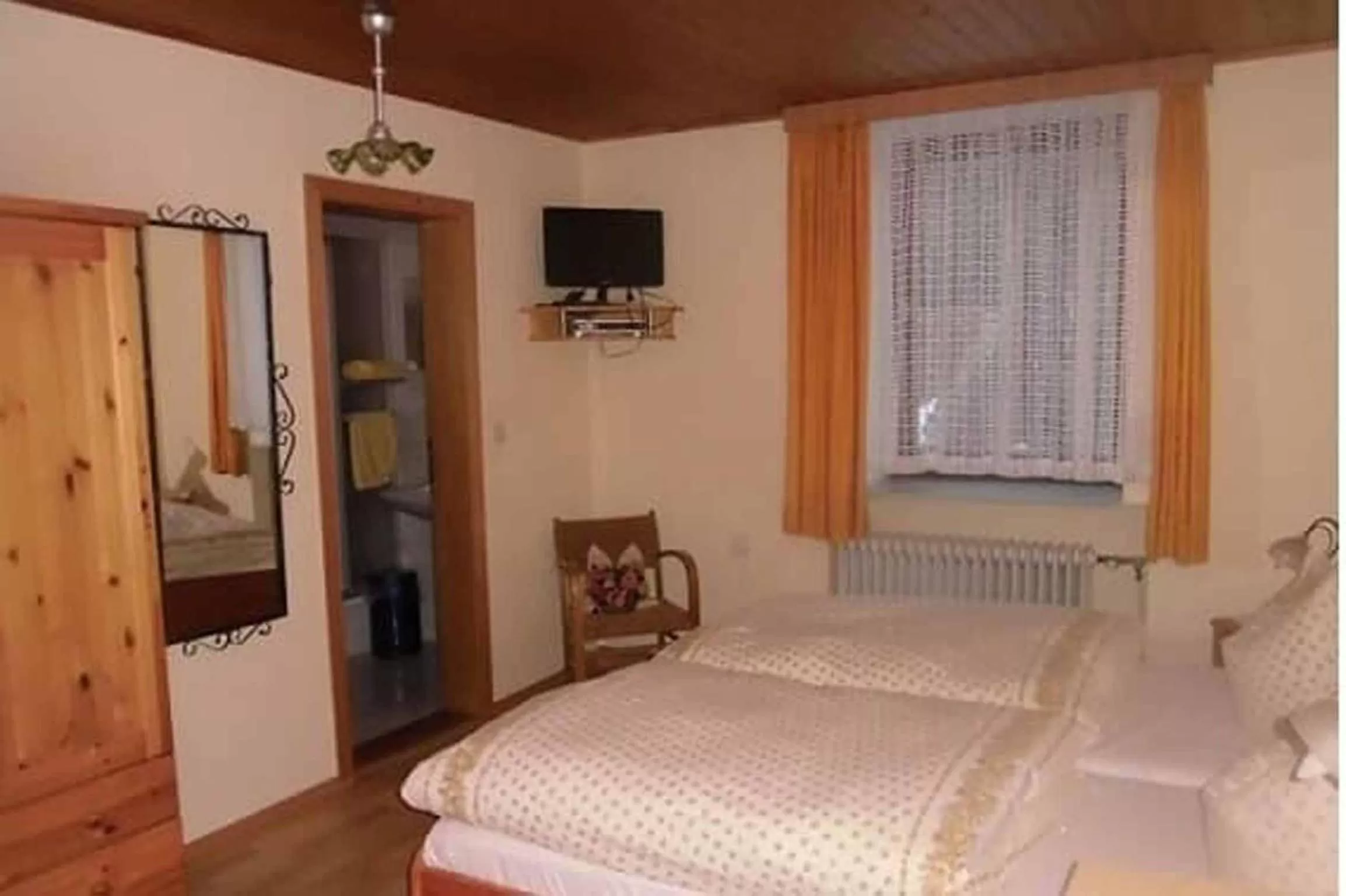 Photo of the whole room, Bed in Landgasthof Vogl - Zum Klement