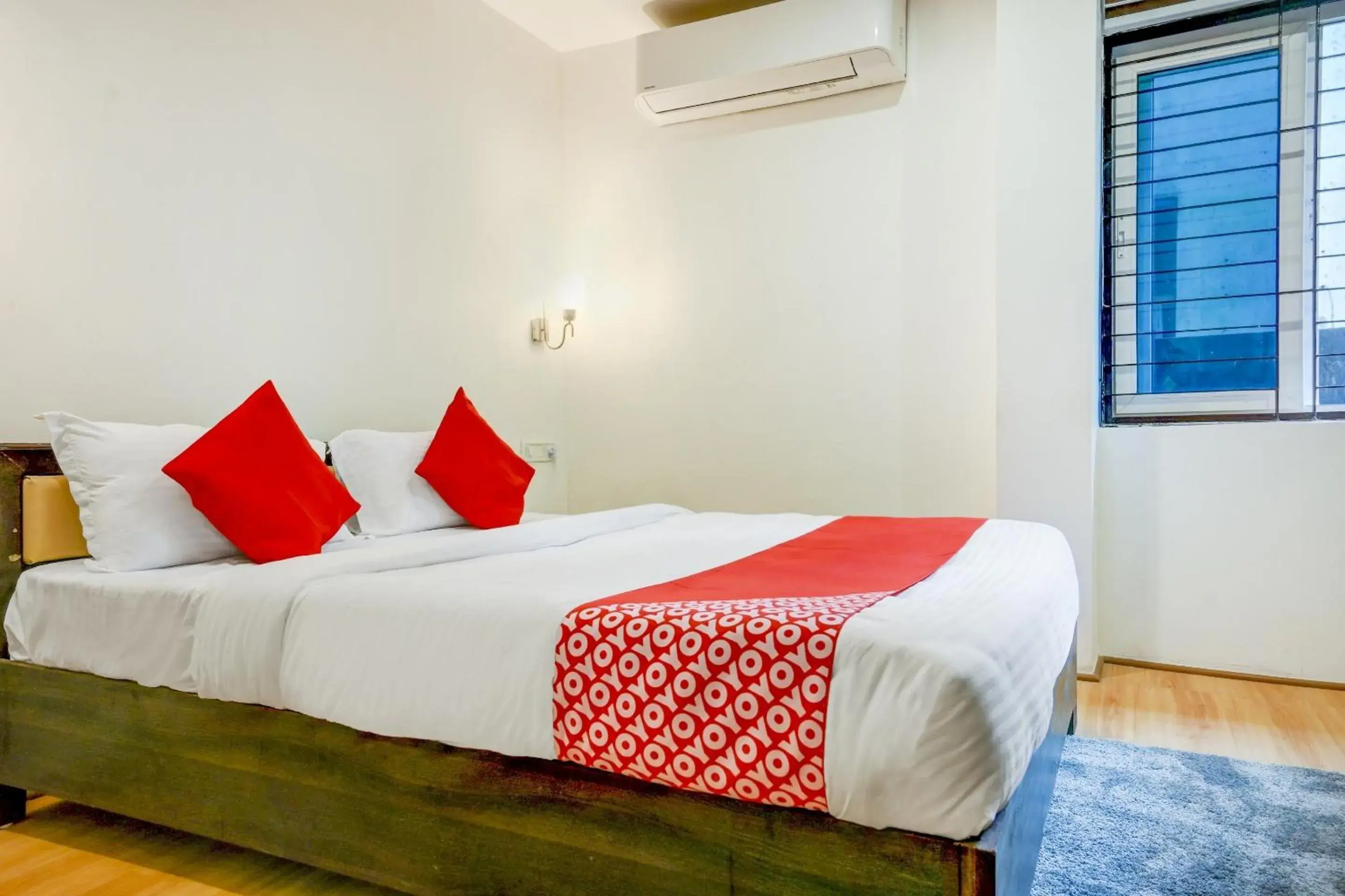 Bedroom, Bed in Super OYO Townhouse 412 Aditya International