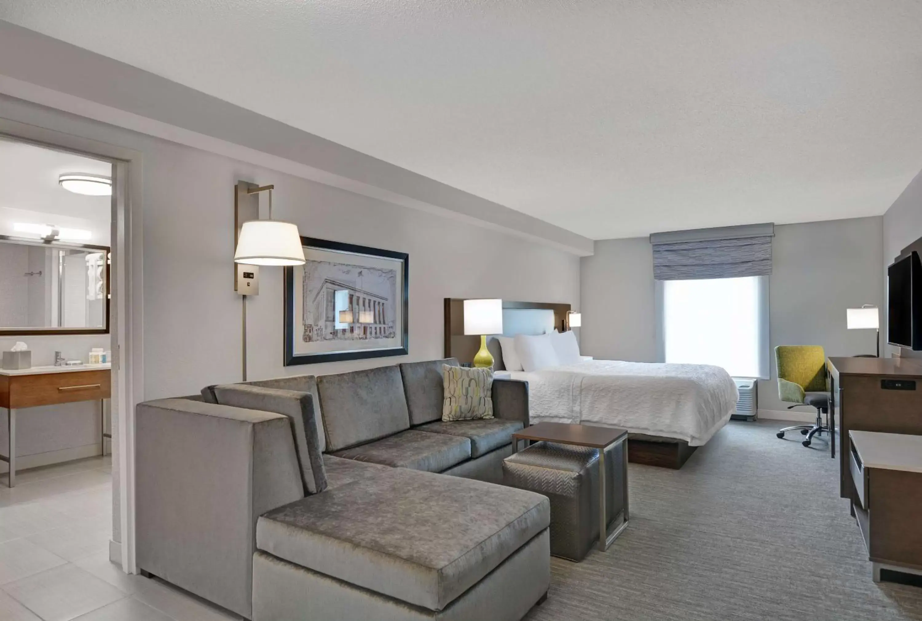 Bed in Hampton Inn Gallatin Bed in Hampton Inn Gallatin