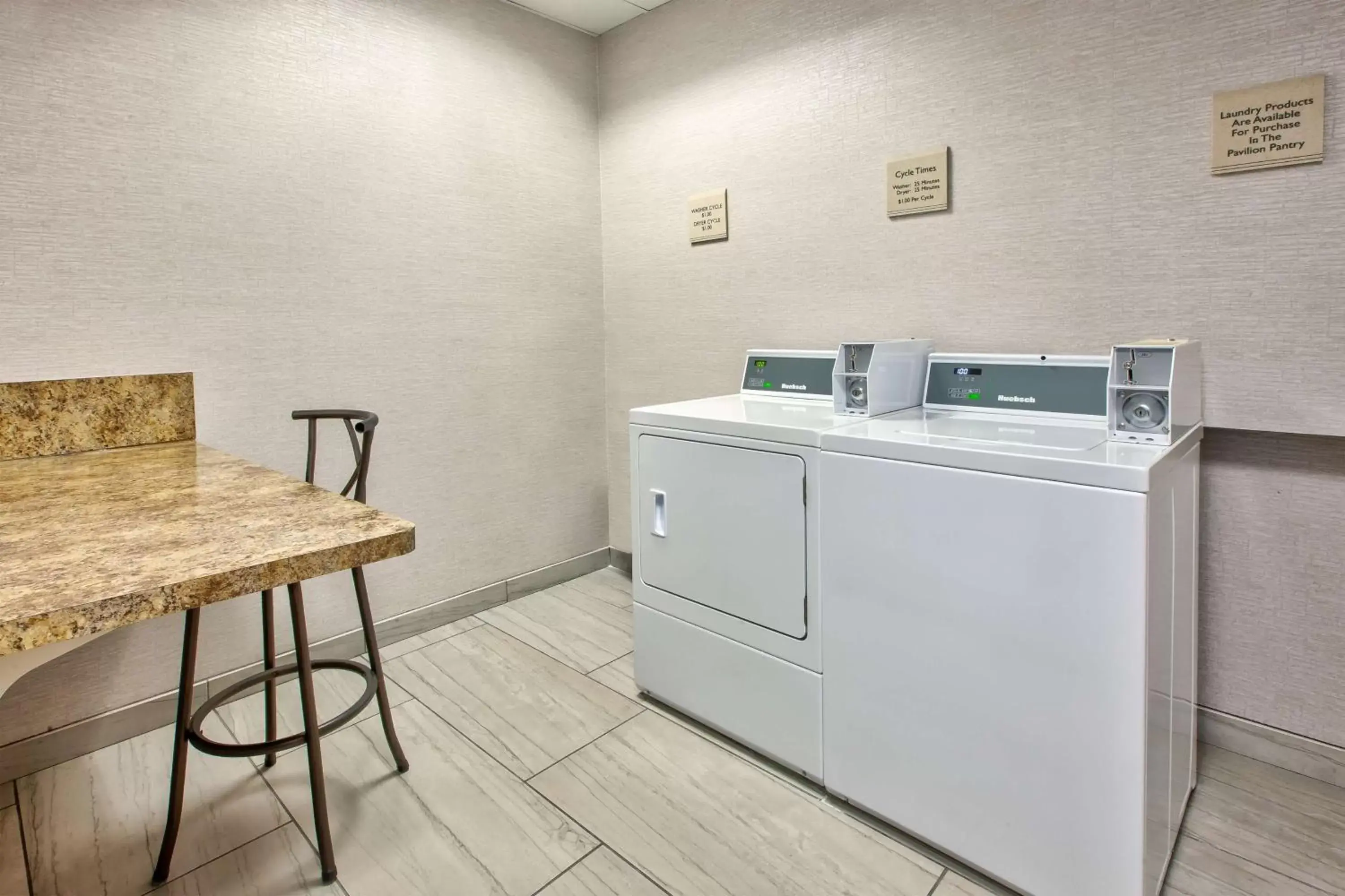 Property building, Kitchen/Kitchenette in Hilton Garden Inn Dayton/ Beavercreek