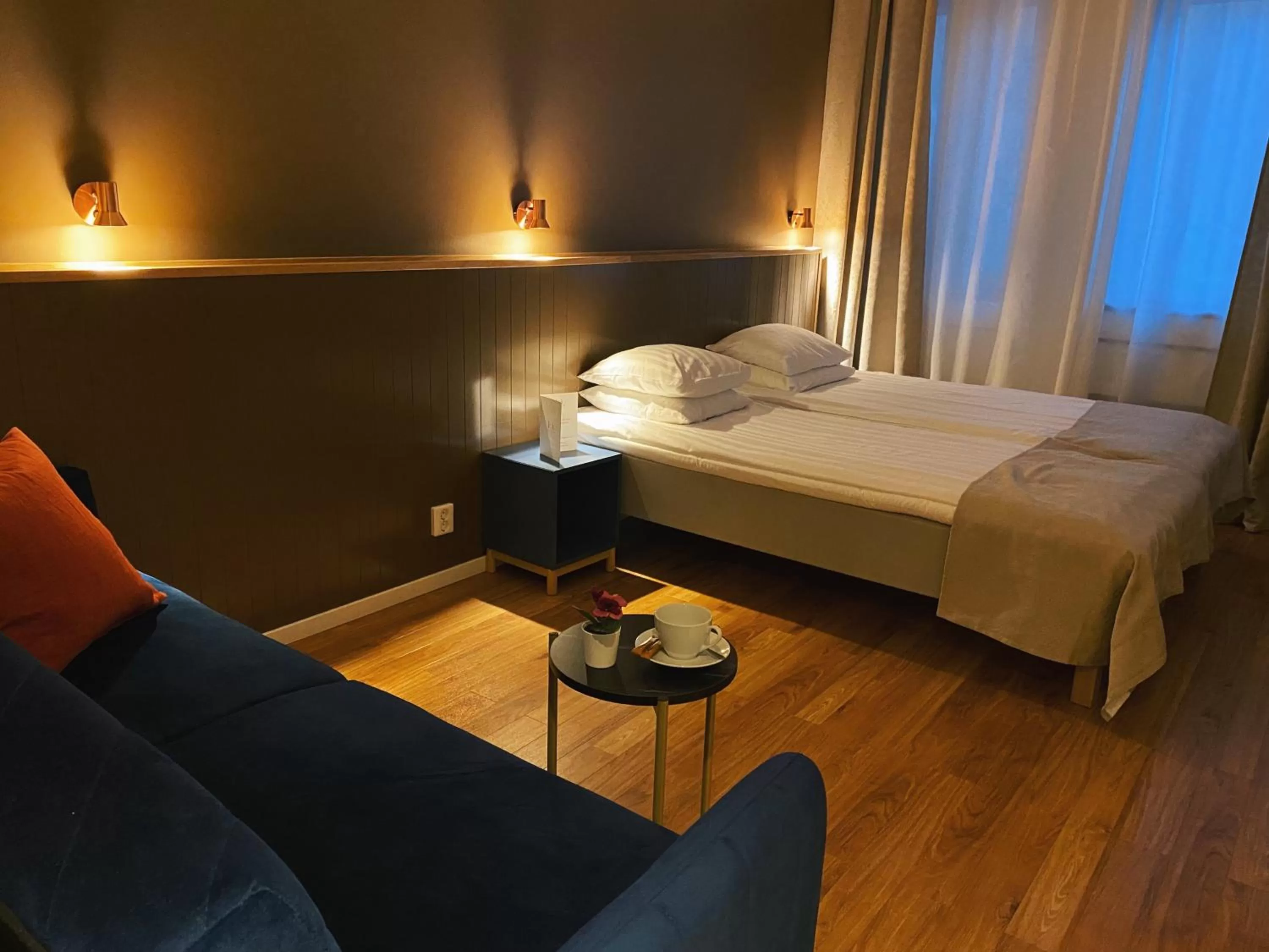 Seating area, Bed in LA Hotel