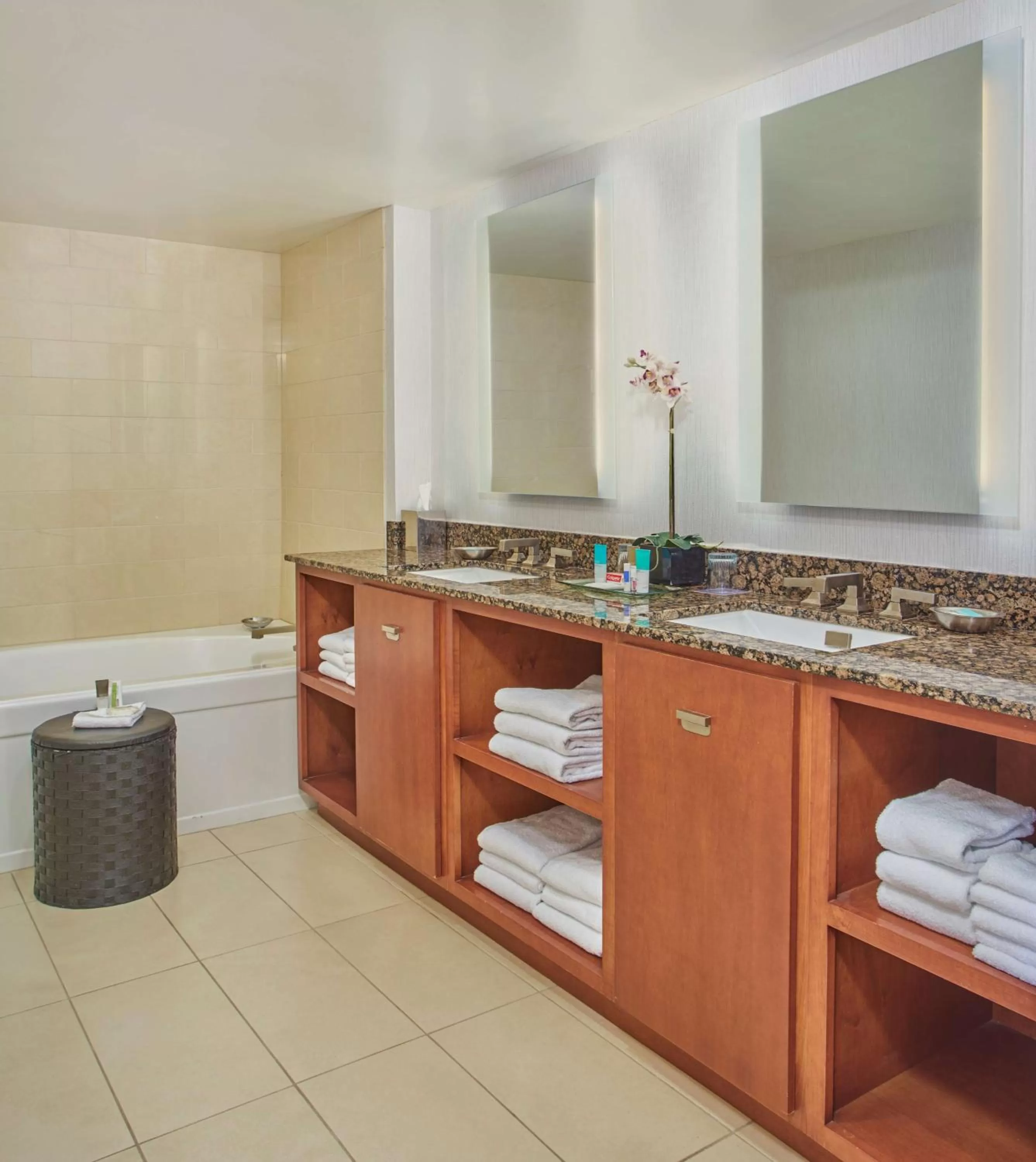 Photo of the whole room in Hyatt Regency Lexington