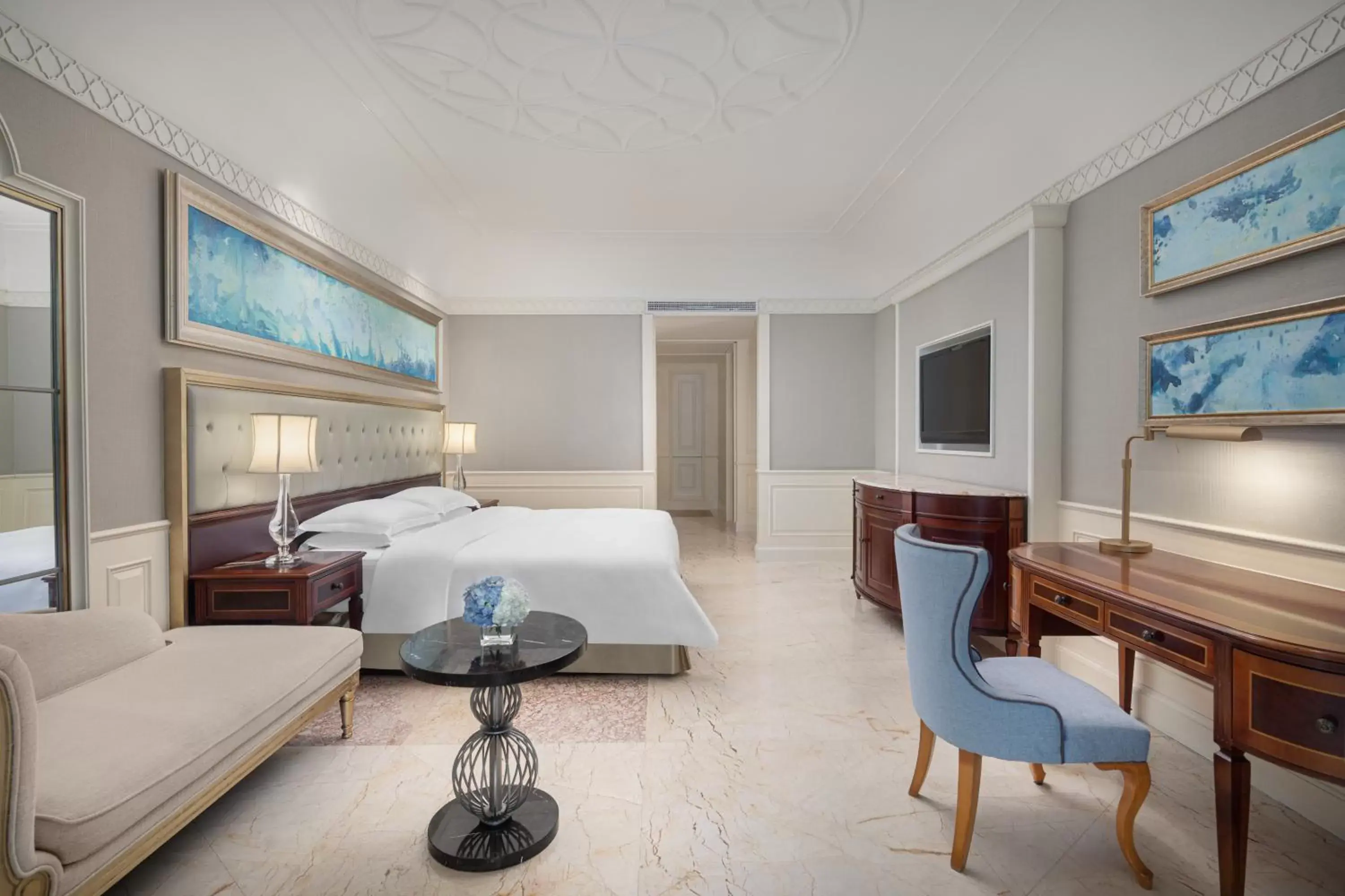 Bedroom in Crowne Plaza Resort Sanya Bay, an IHG Hotel