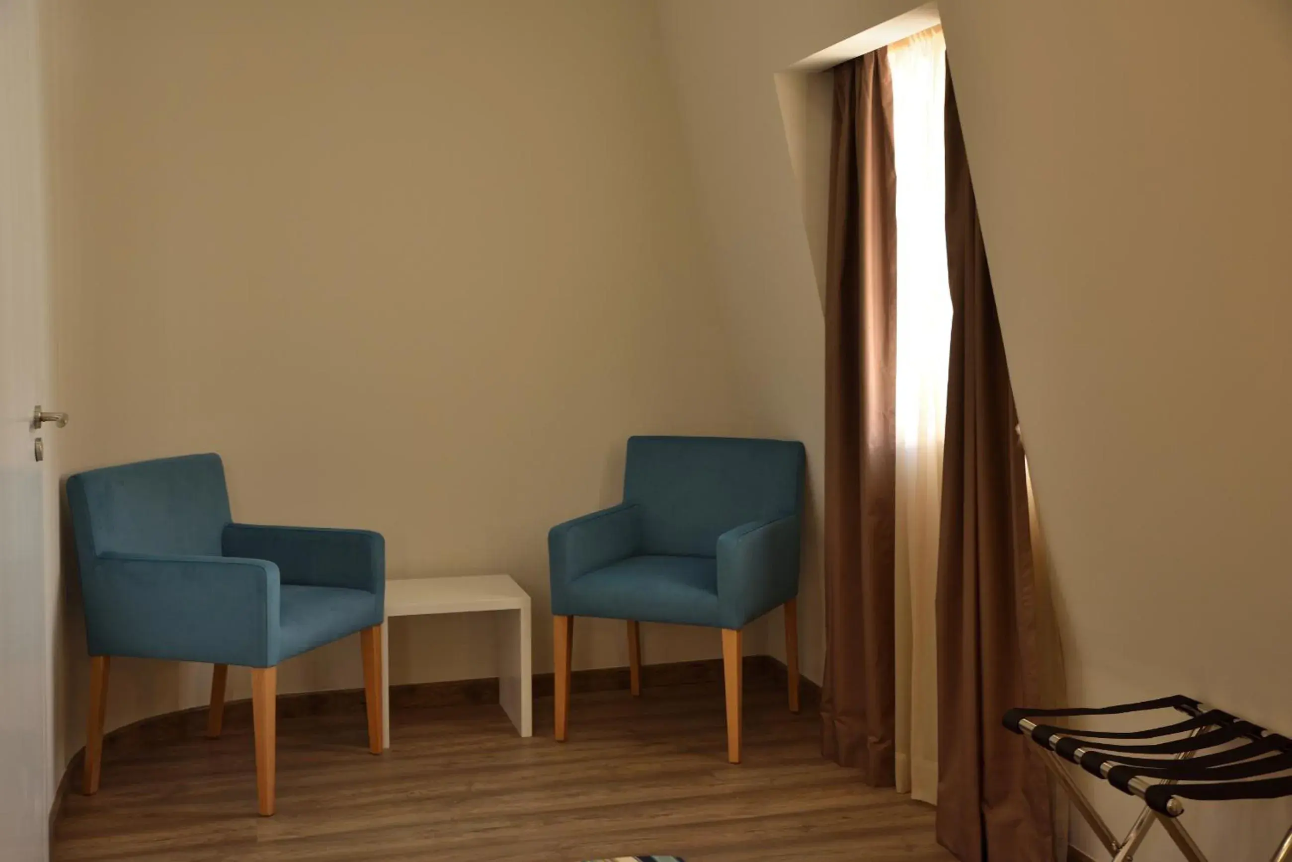 Bedroom, Seating Area in Porto Domus Hotel