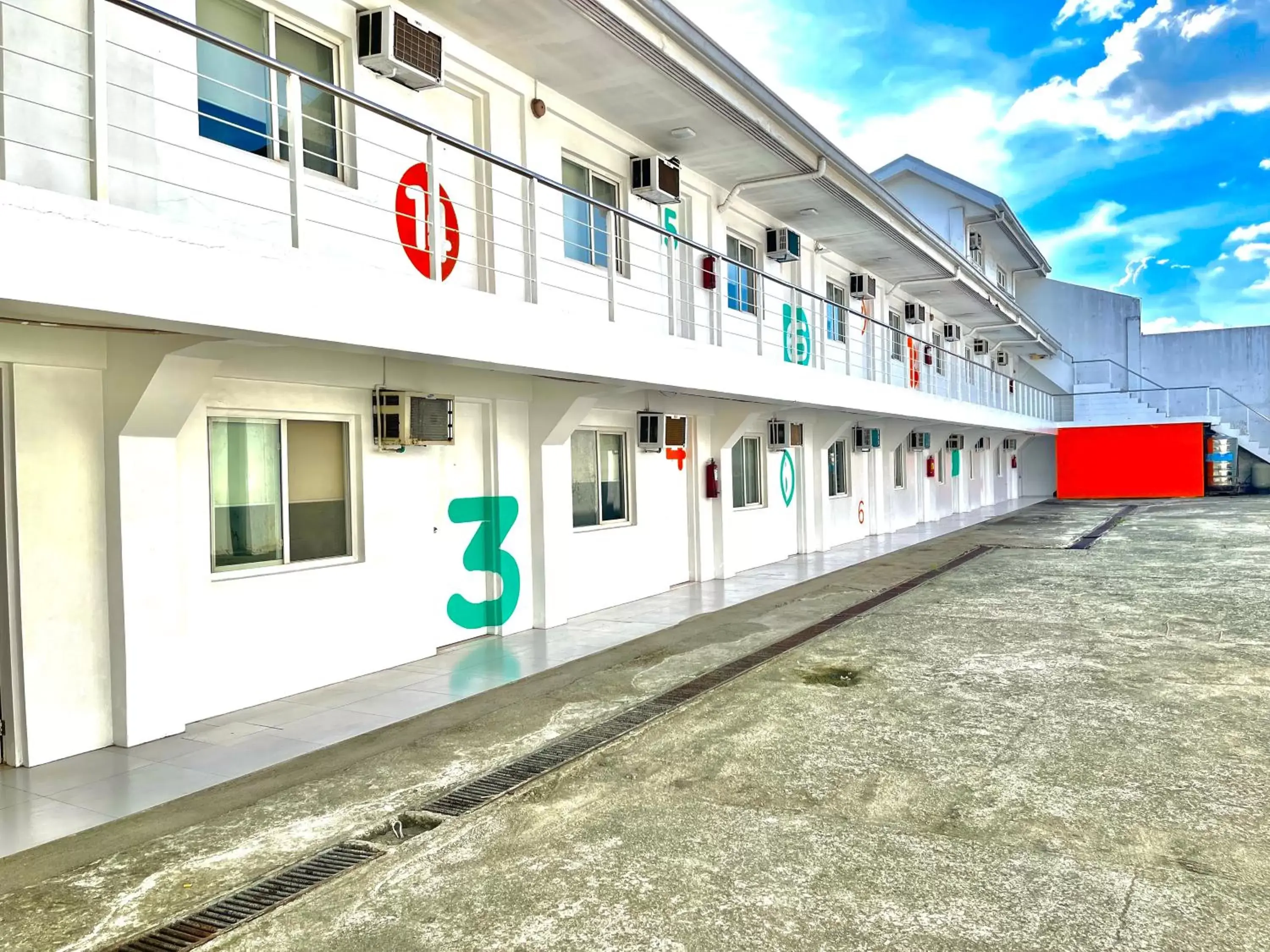 Property building in Islands Stay Hotels Mactan Property building in Islands Stay Hotels Mactan
