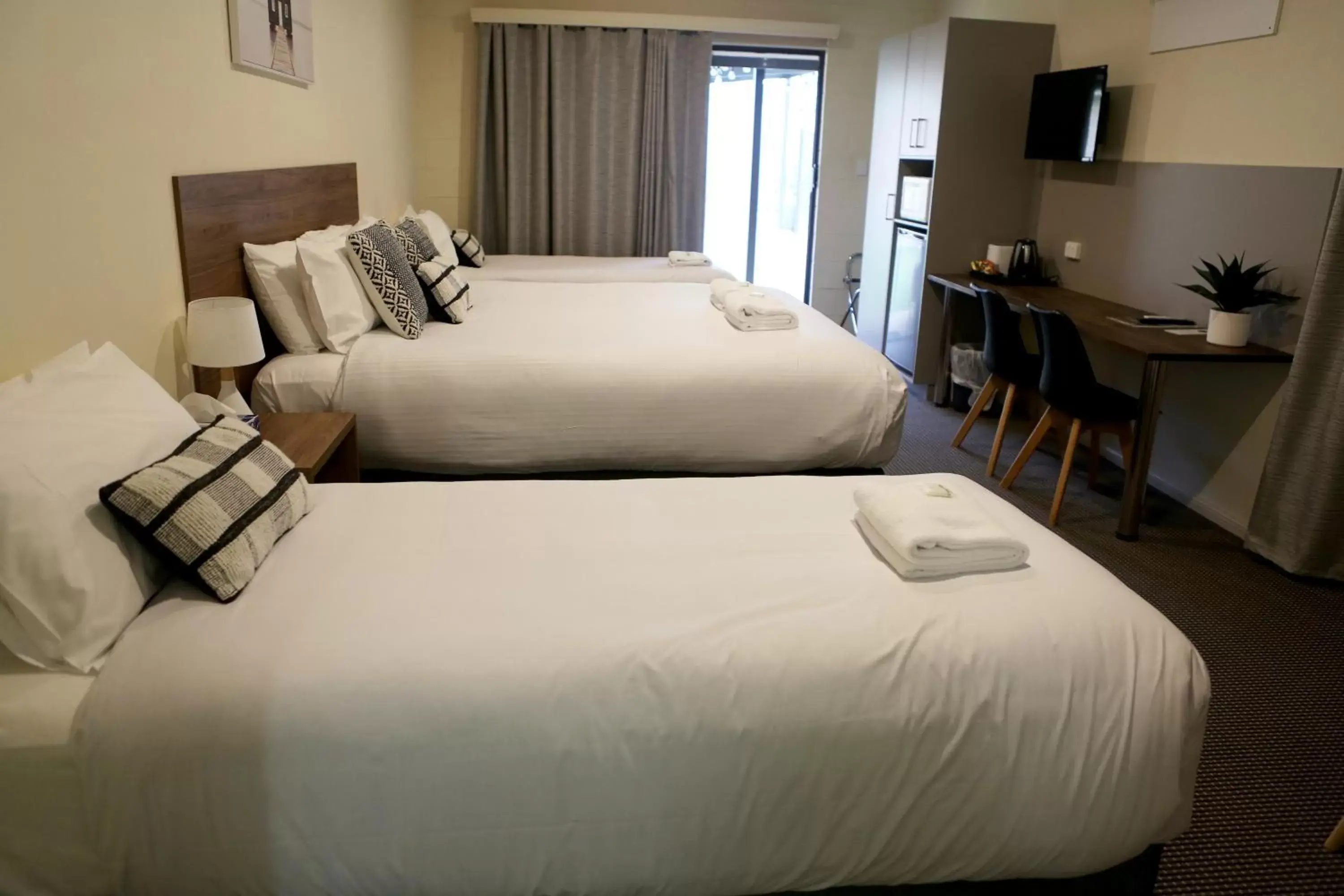 Photo of the whole room, Bed in Mudgee Vineyard Motor Inn