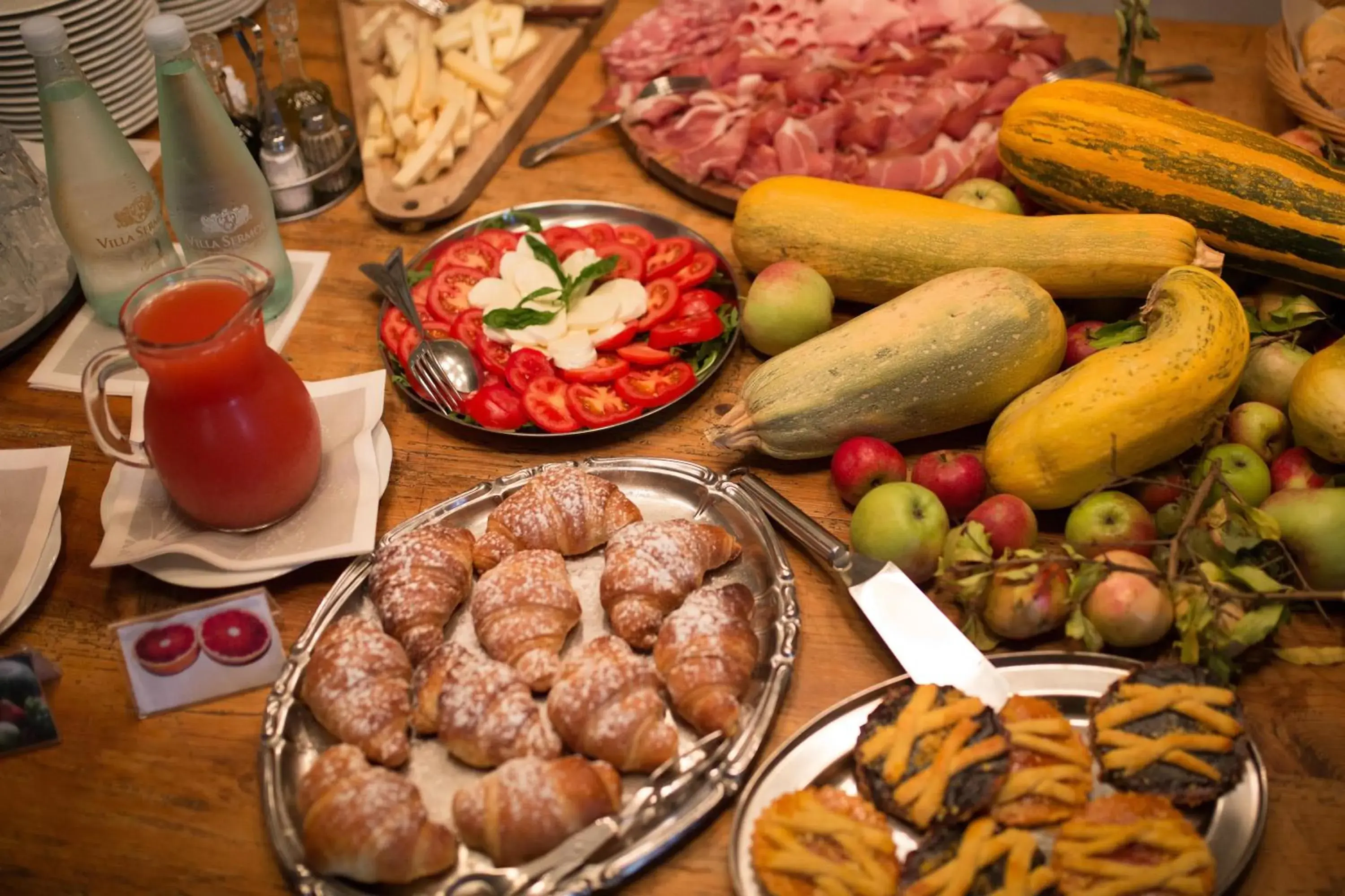 Buffet breakfast in Hotel Villa Sermolli