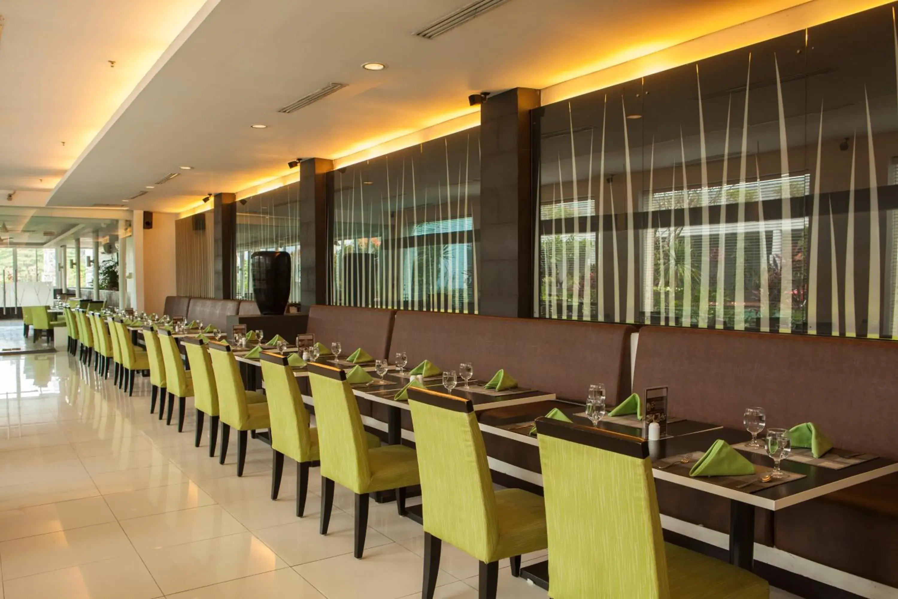 Restaurant/places to eat in Hotel Santika Bogor Restaurant/places to eat in Hotel Santika Bogor