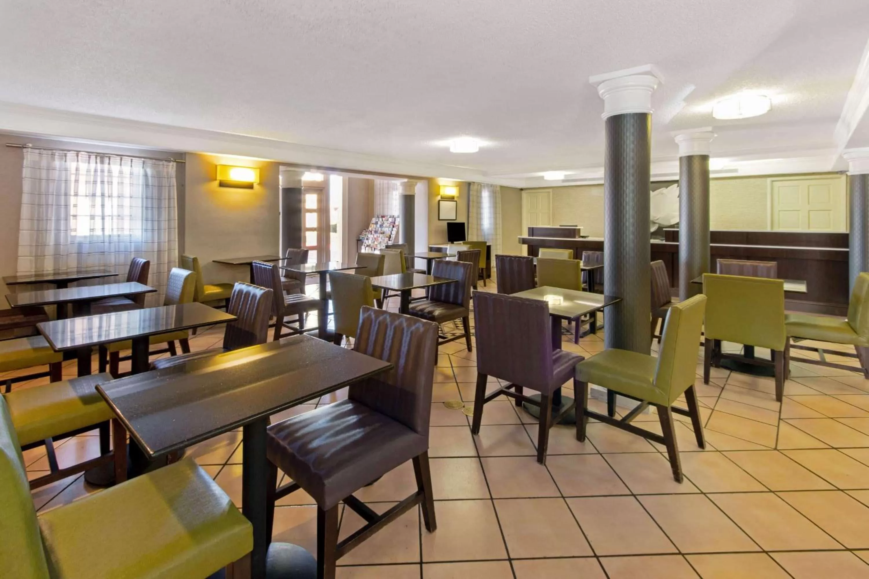 Restaurant/places to eat in La Quinta Inn by Wyndham Santa Fe