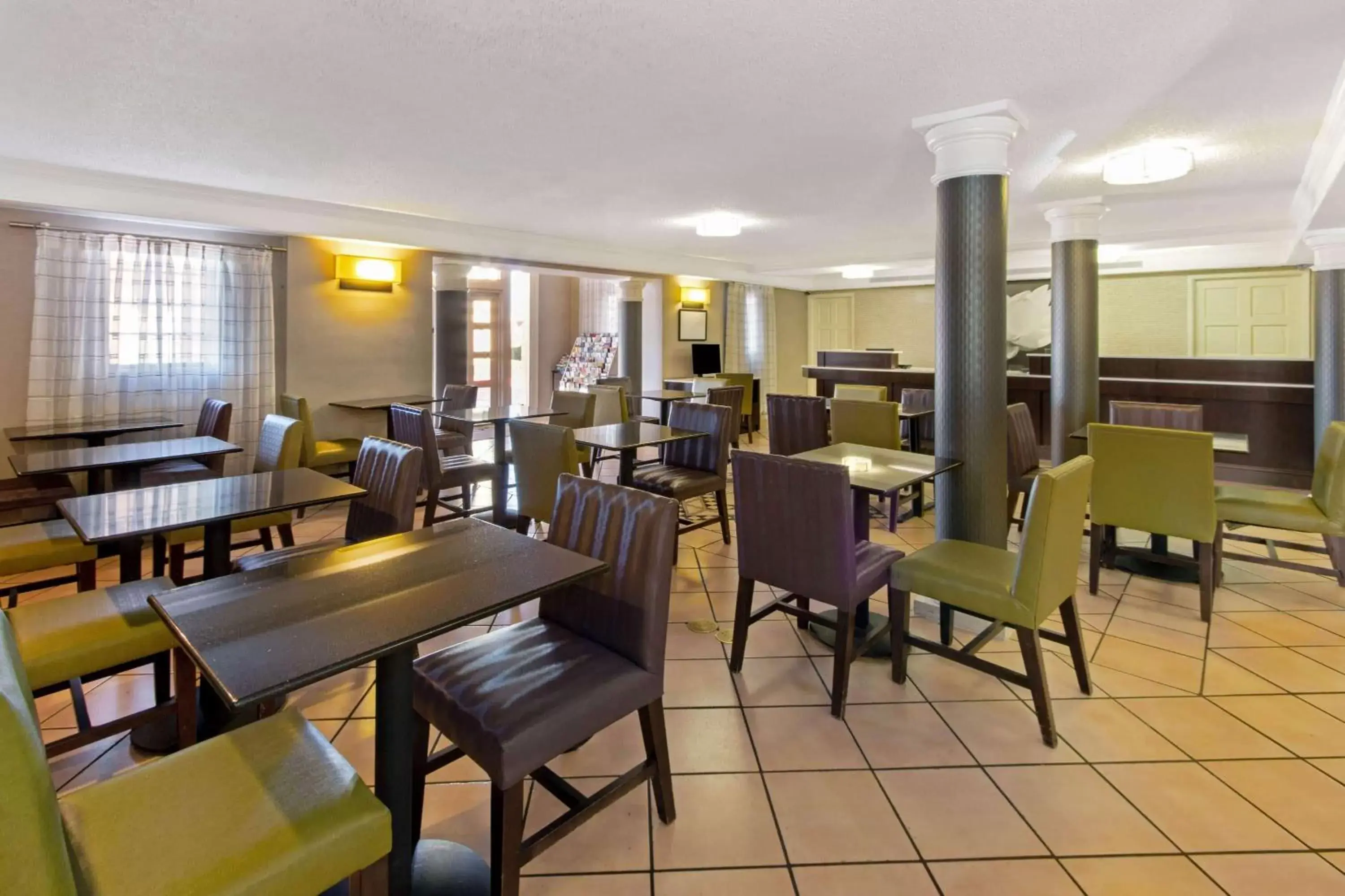 Restaurant/Places to Eat in La Quinta Inn by Wyndham Santa Fe