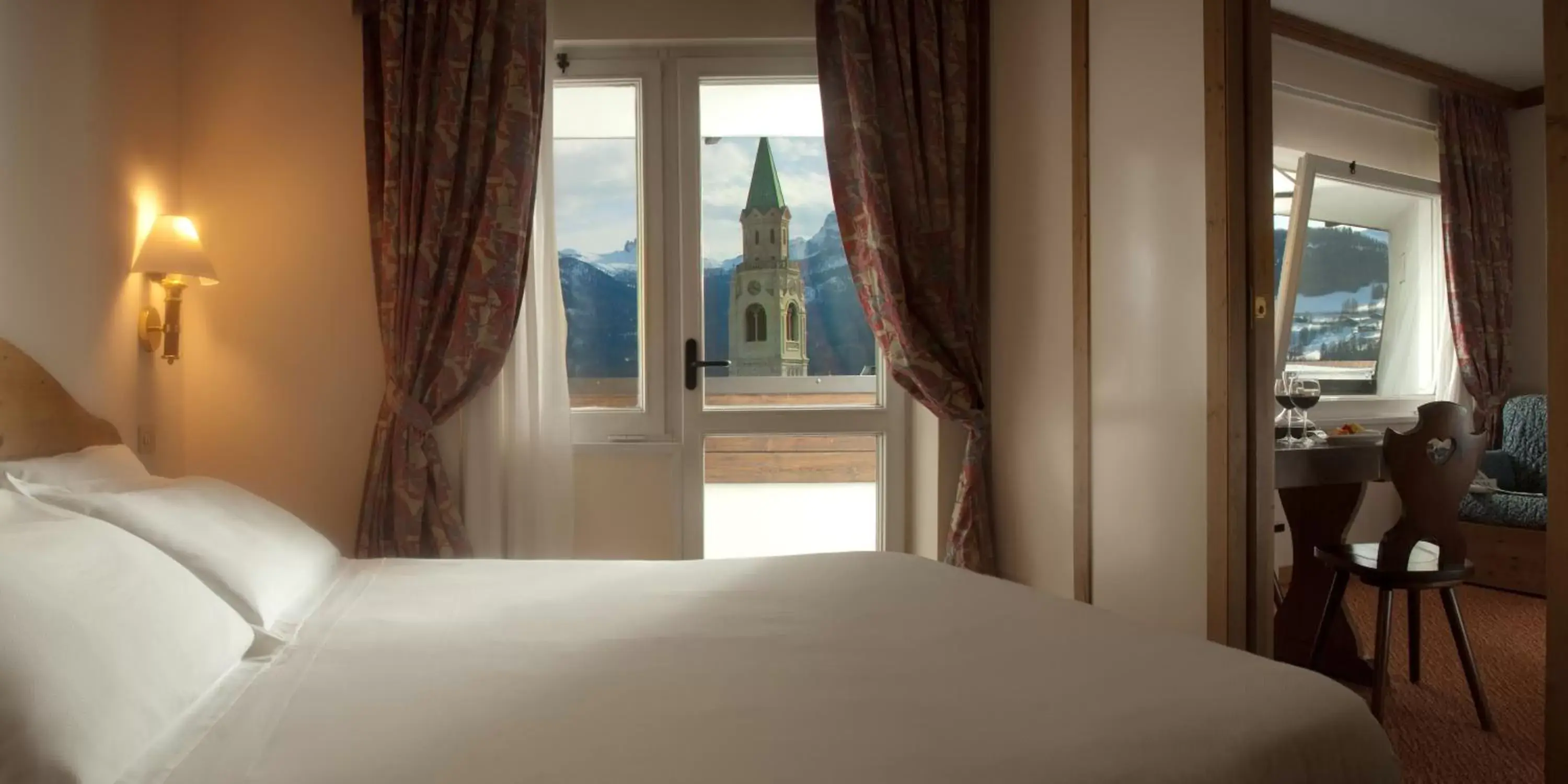 Bed in Hotel Alaska Cortina