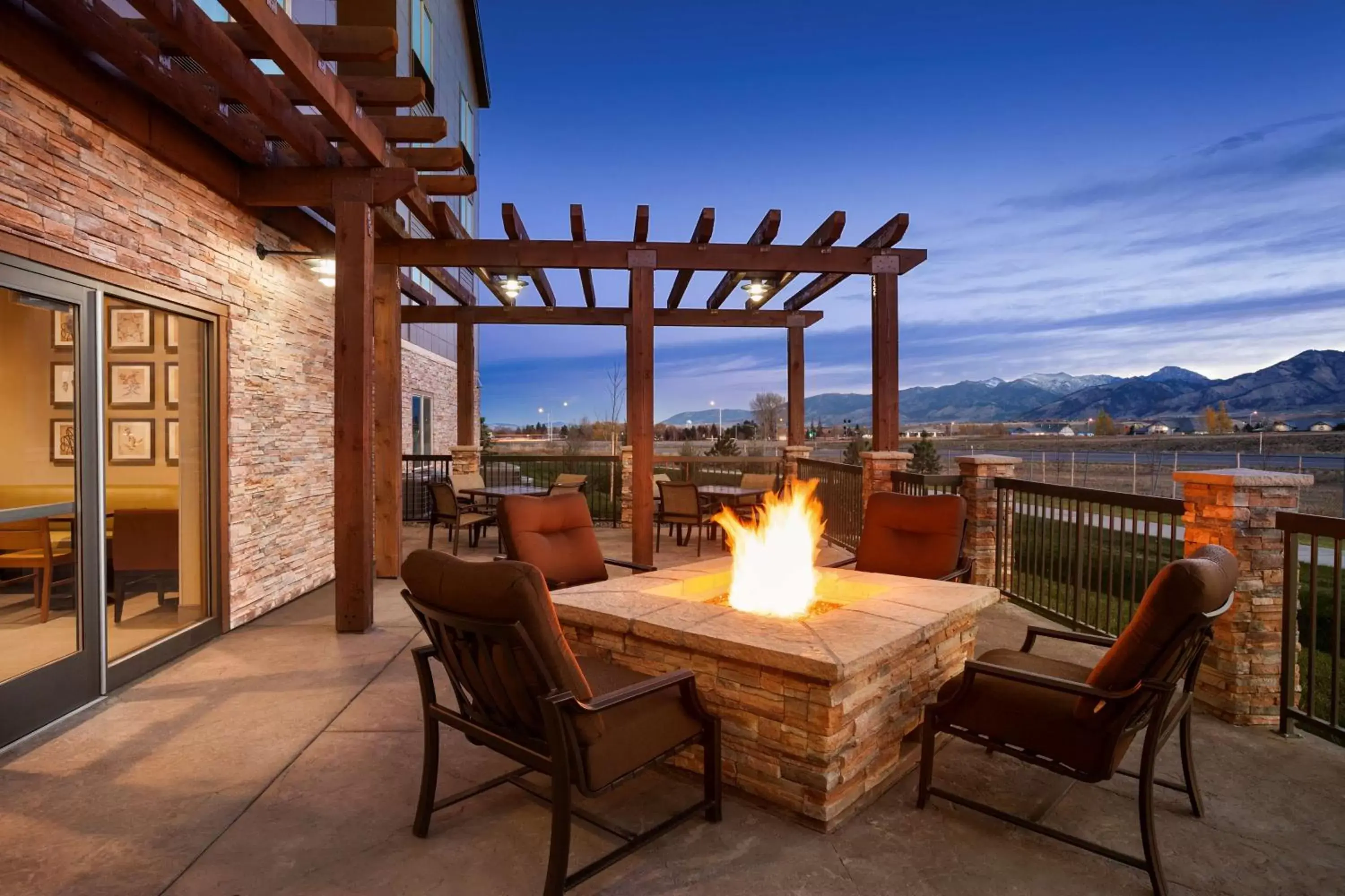 Patio in Country Inn & Suites by Radisson, Bozeman, MT