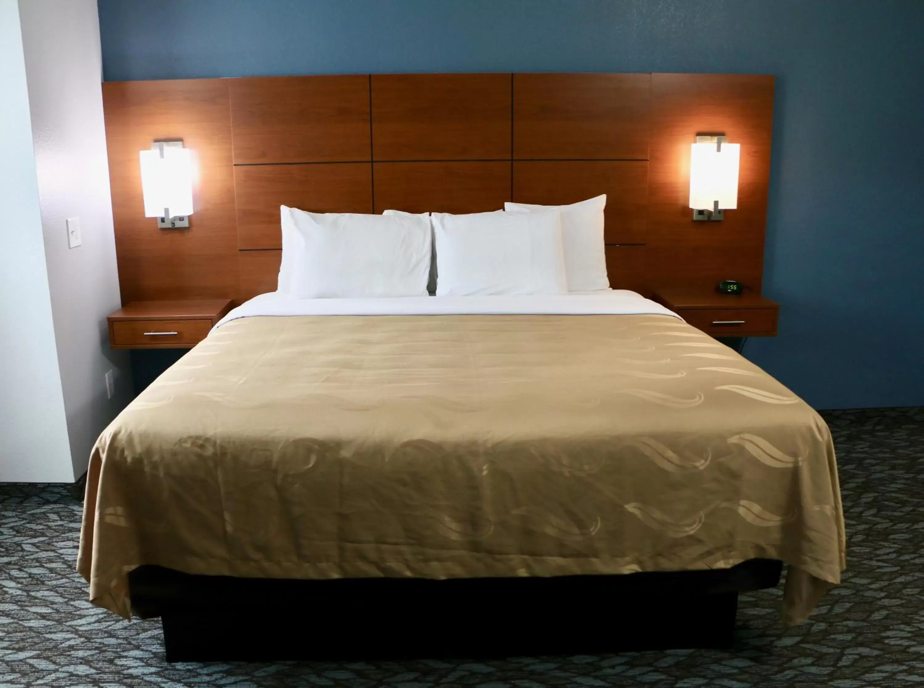 Bed in Quality Inn & Suites Watertown Fort Drum