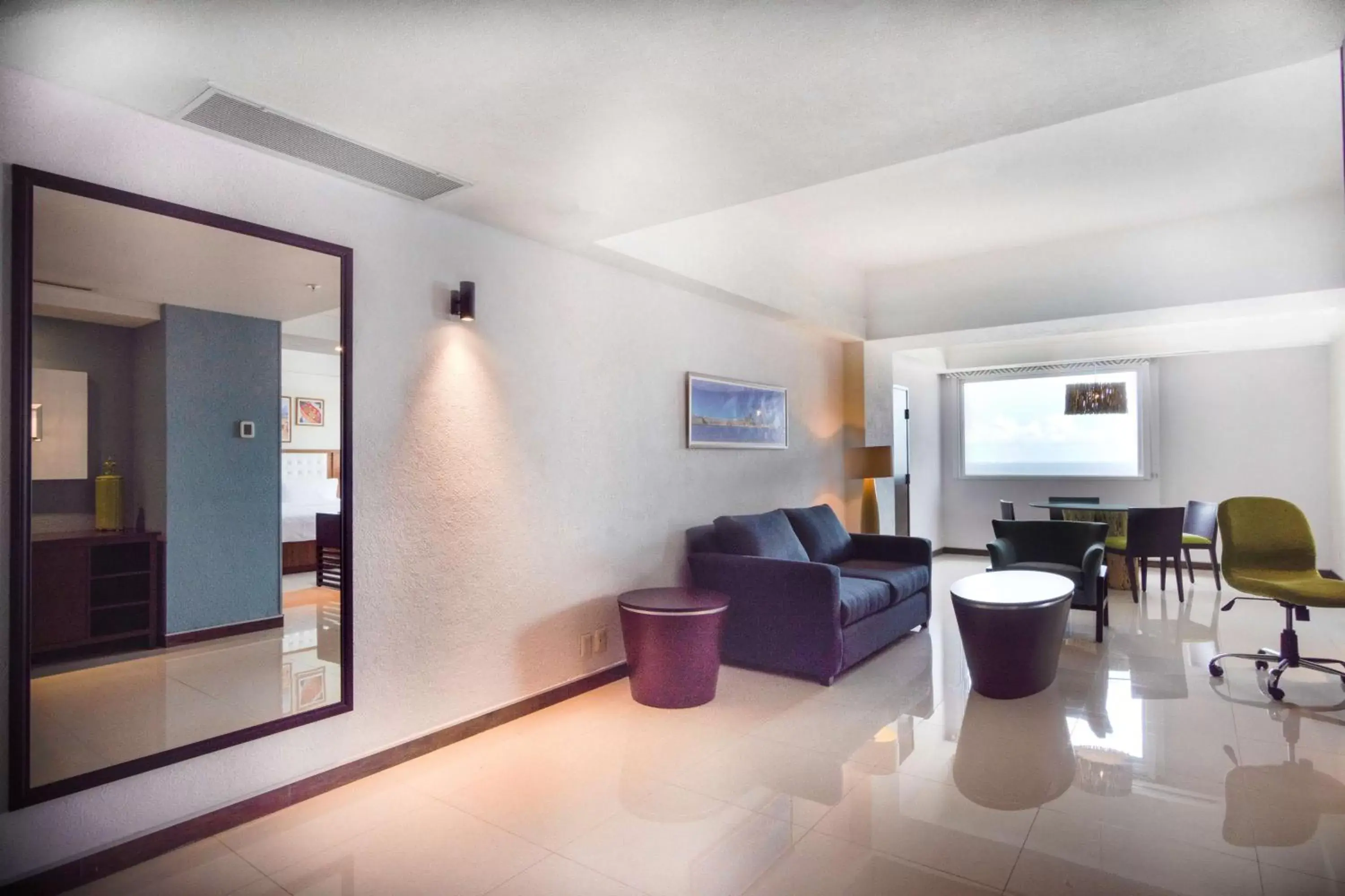 Living room, Seating Area in Hampton by Hilton Veracruz Boca Del Rio