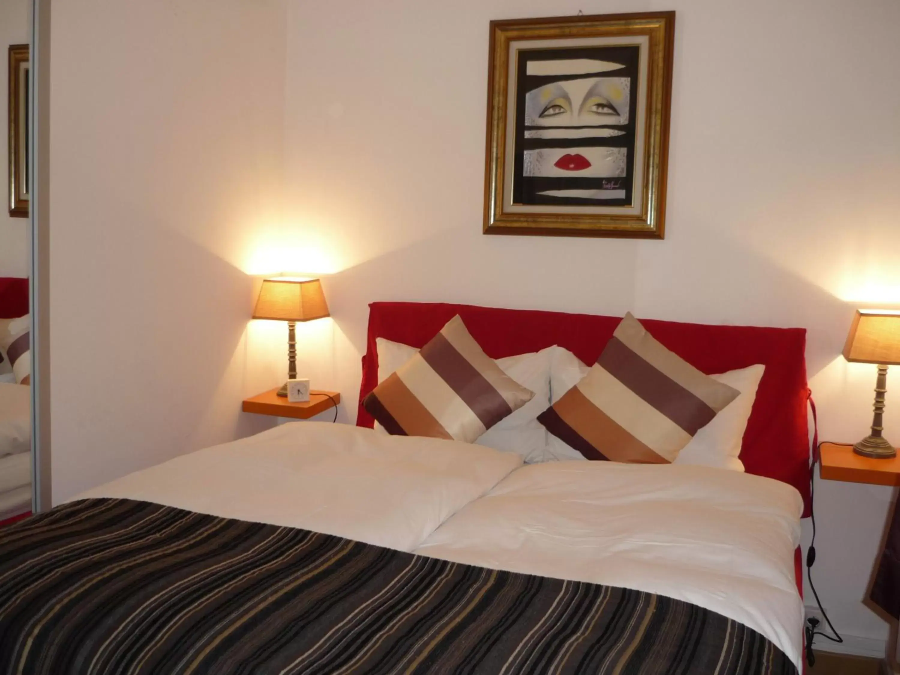 Standard Double Room with Air-conditioning in Logis Hôtel Villa Victorine
