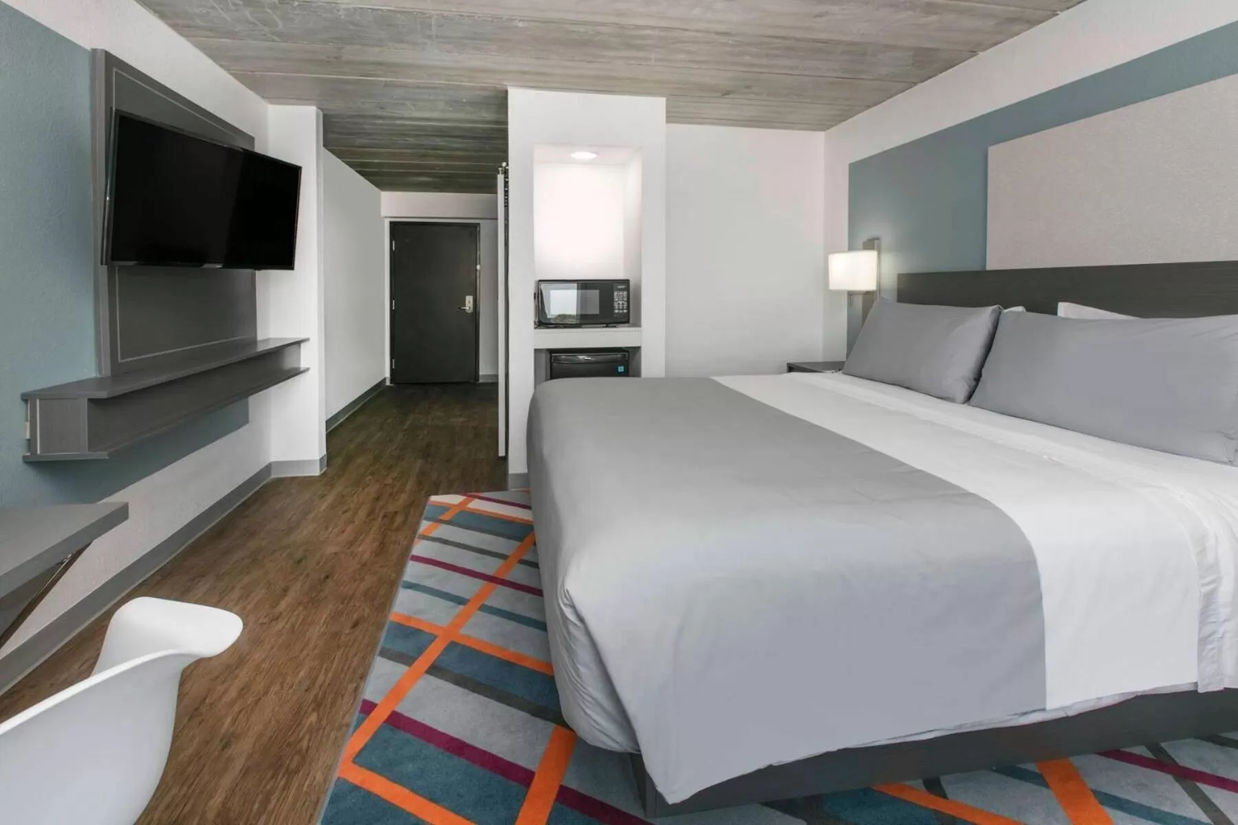 Photo of the whole room, Bed in voco College Station Aggieland by IHG