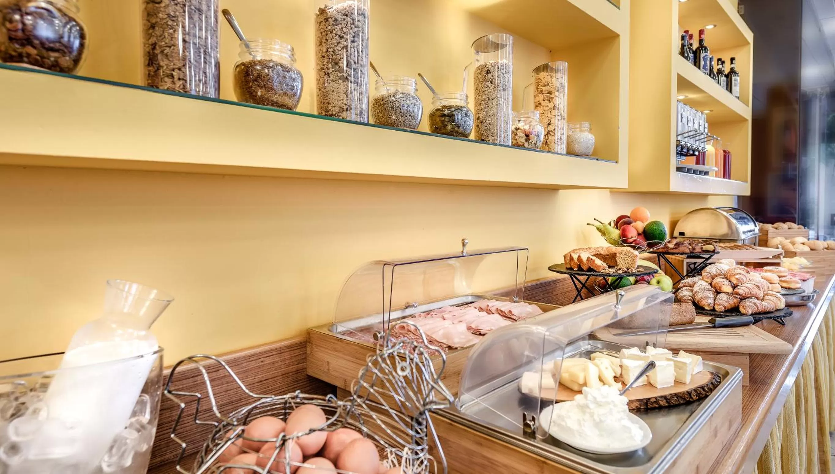 Continental breakfast in Hotel Boston