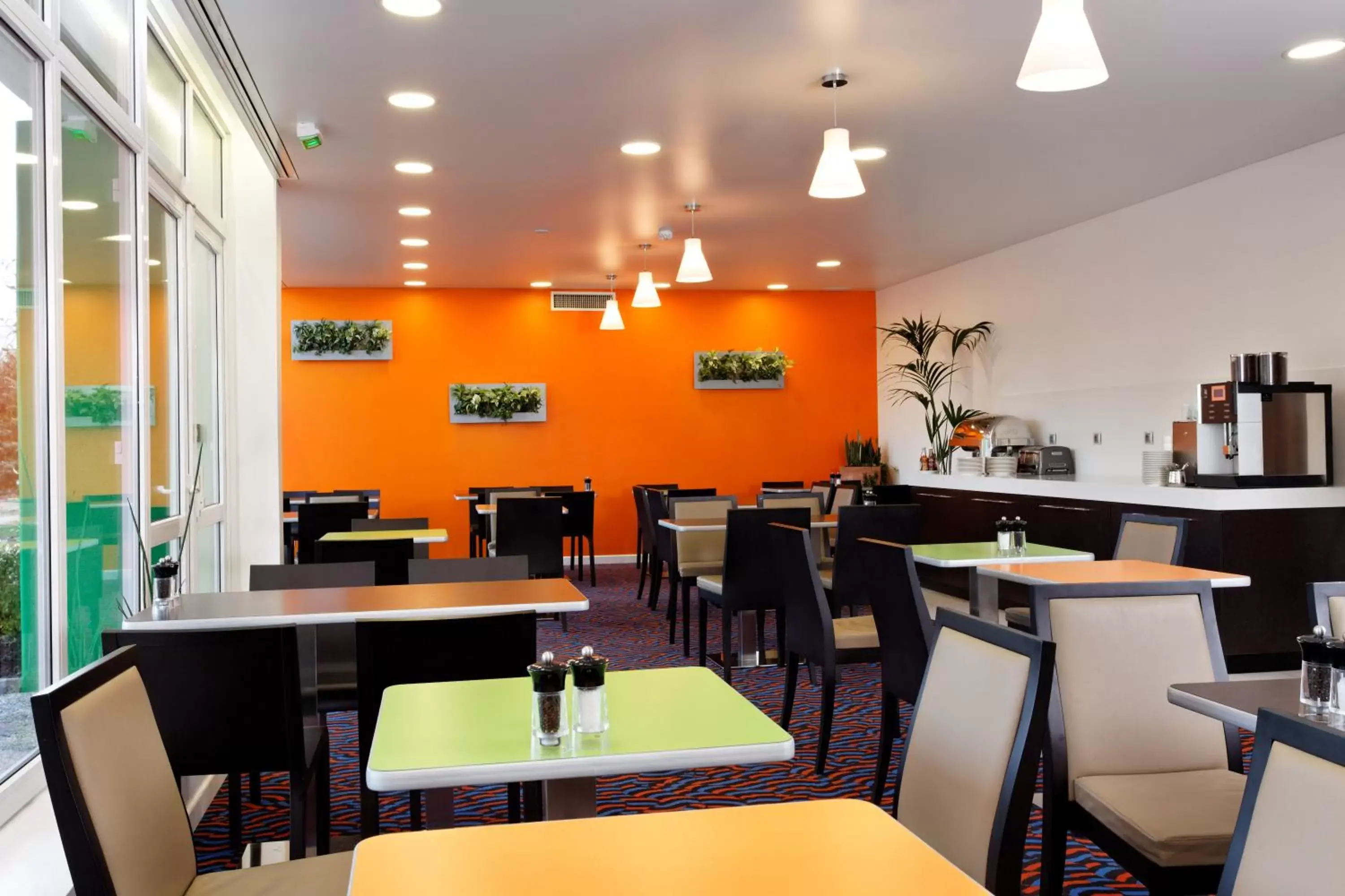 Breakfast, Restaurant/Places to Eat in Holiday Inn Express Strasbourg - Sud, an IHG Hotel