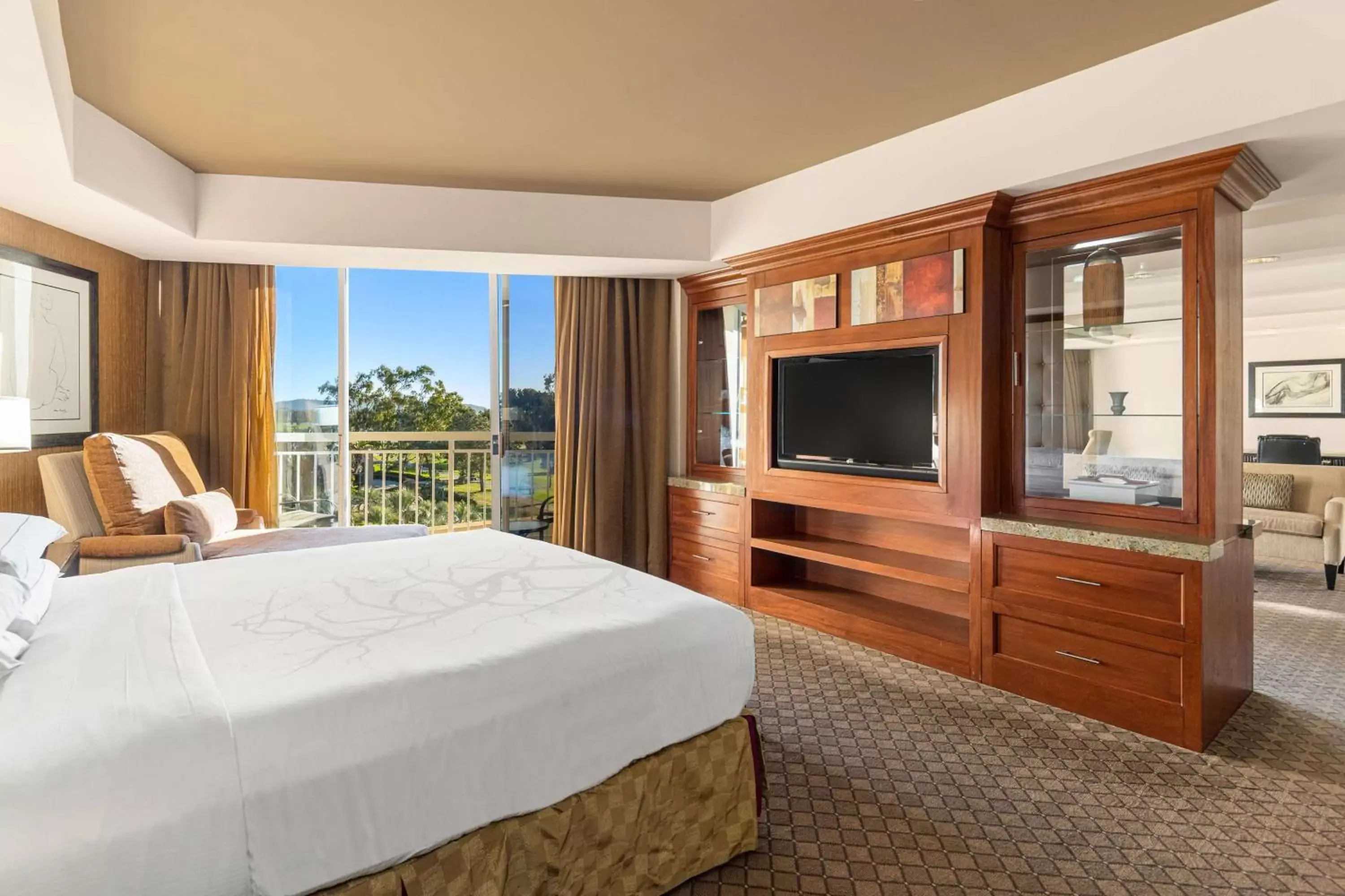 Bedroom, TV/Entertainment Center in Hilton La Jolla Torrey Pines