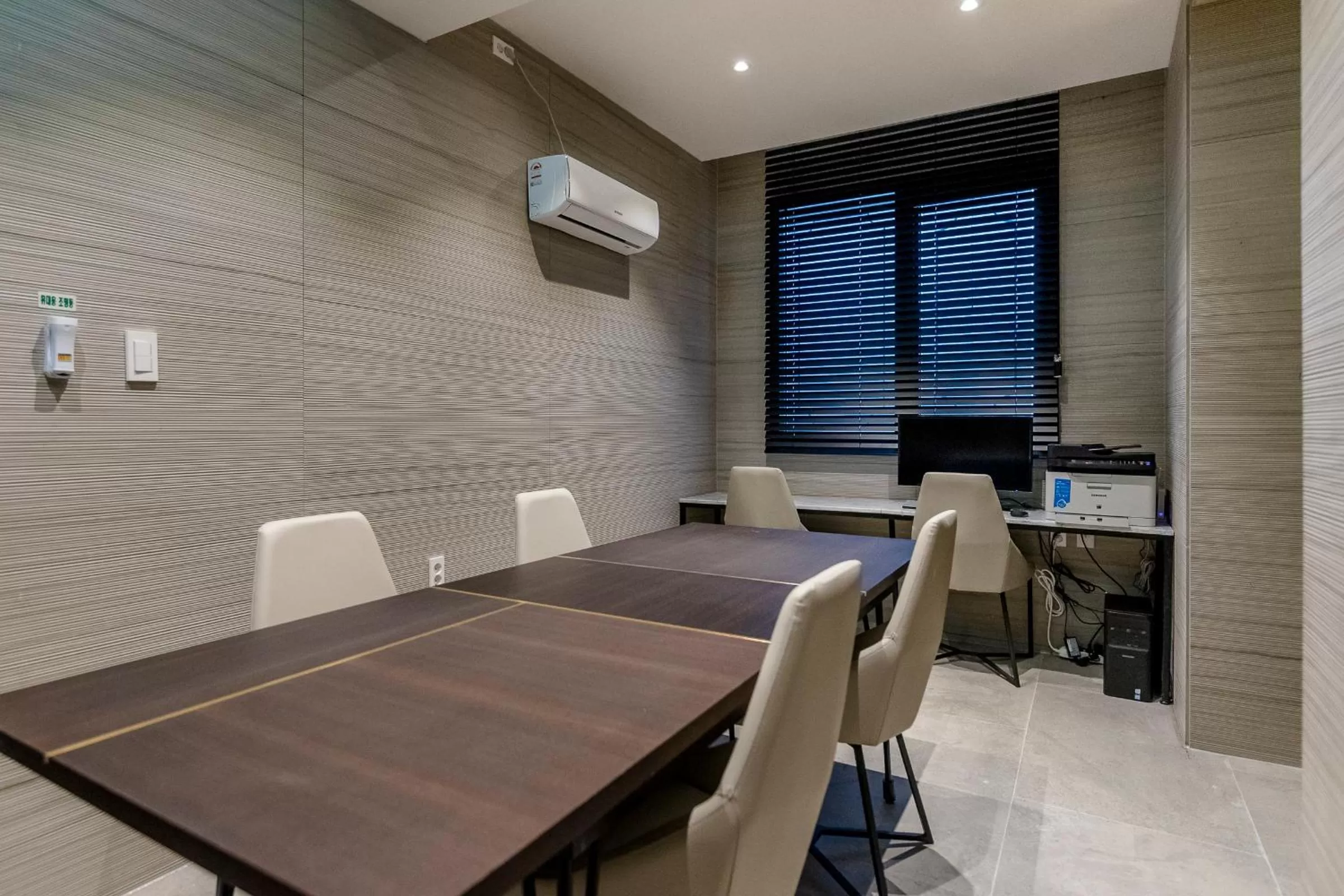 Business facilities in Air Sky Hotel