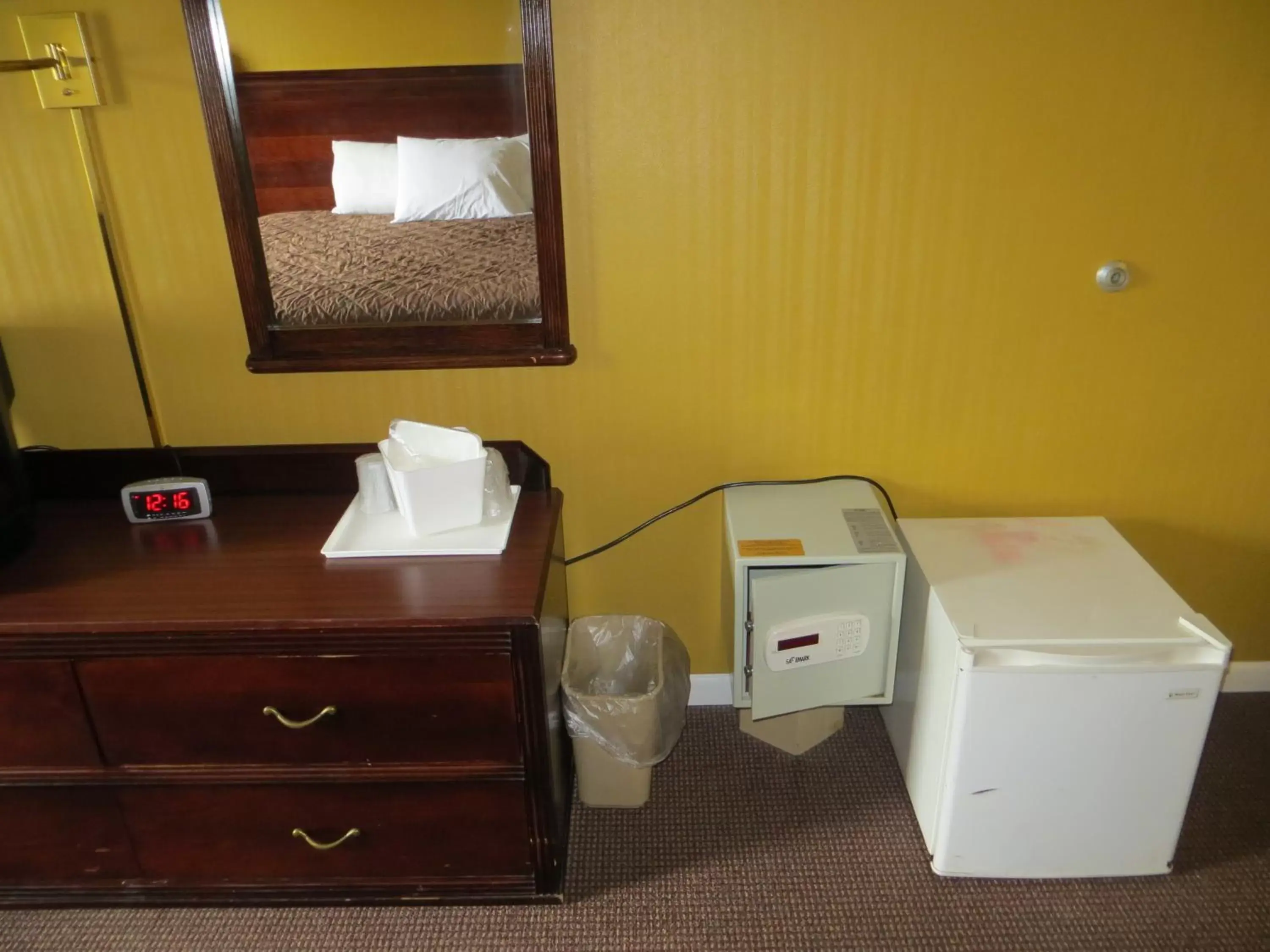 View (from property/room), Bathroom in Americourt Hotel and Suites - Elizabethton