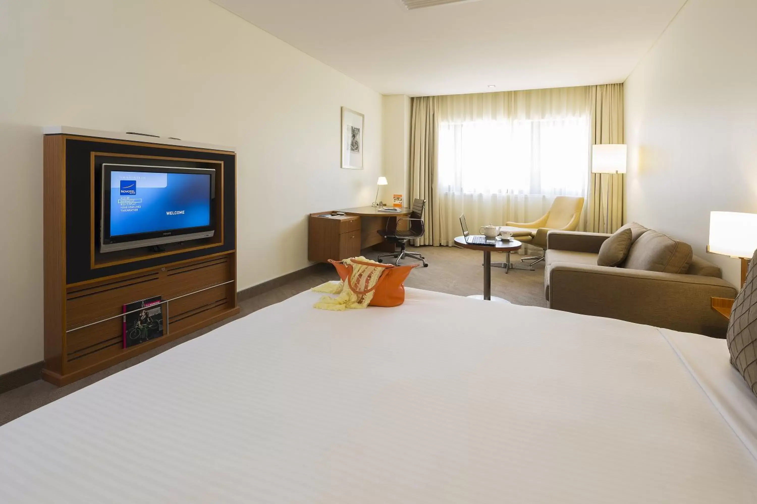 Day, TV/Entertainment Center in Novotel Canberra