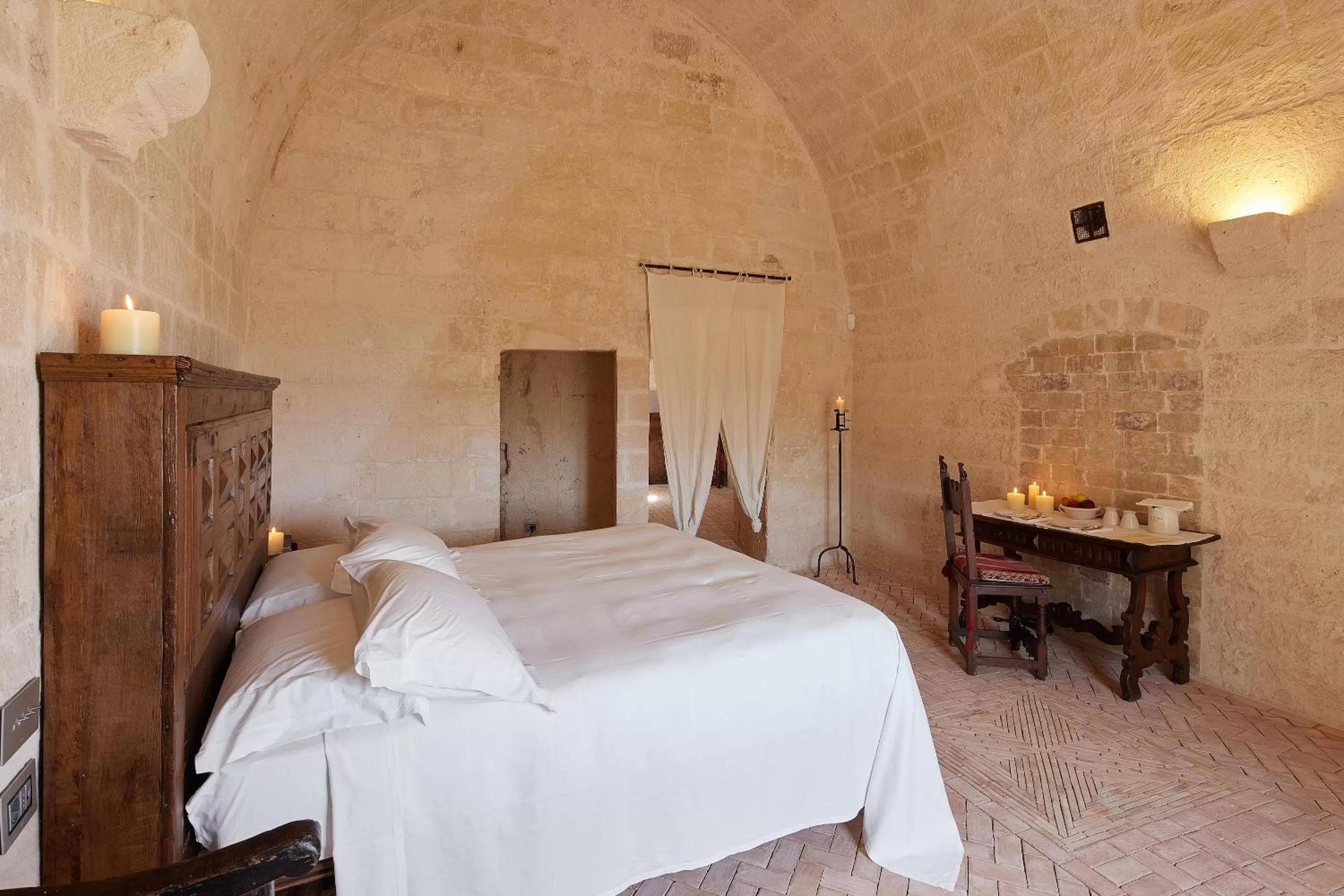 Photo of the whole room, Bed in Sextantio Le Grotte Della Civita