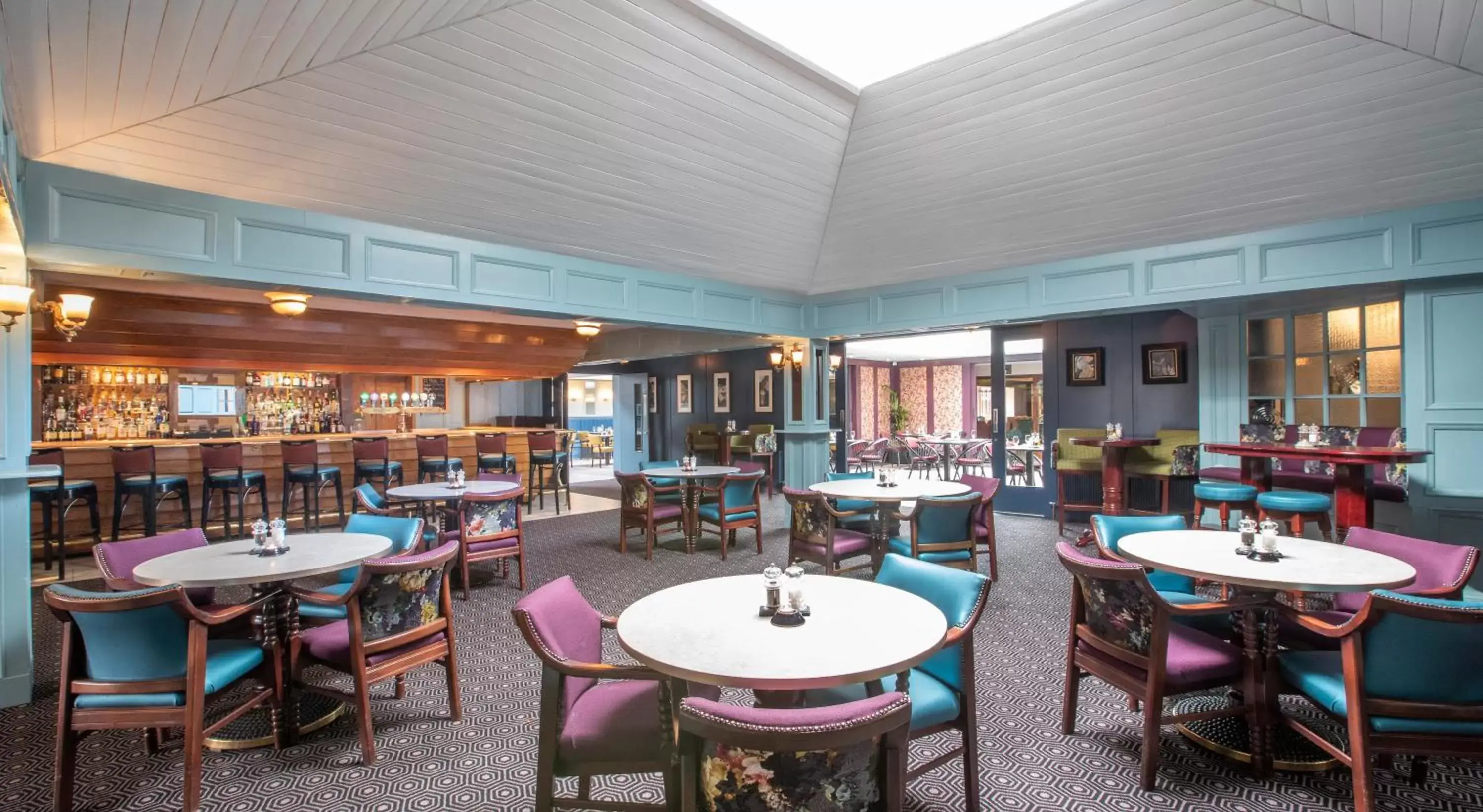Lounge or bar, Restaurant/Places to Eat in Dingle Skellig Hotel