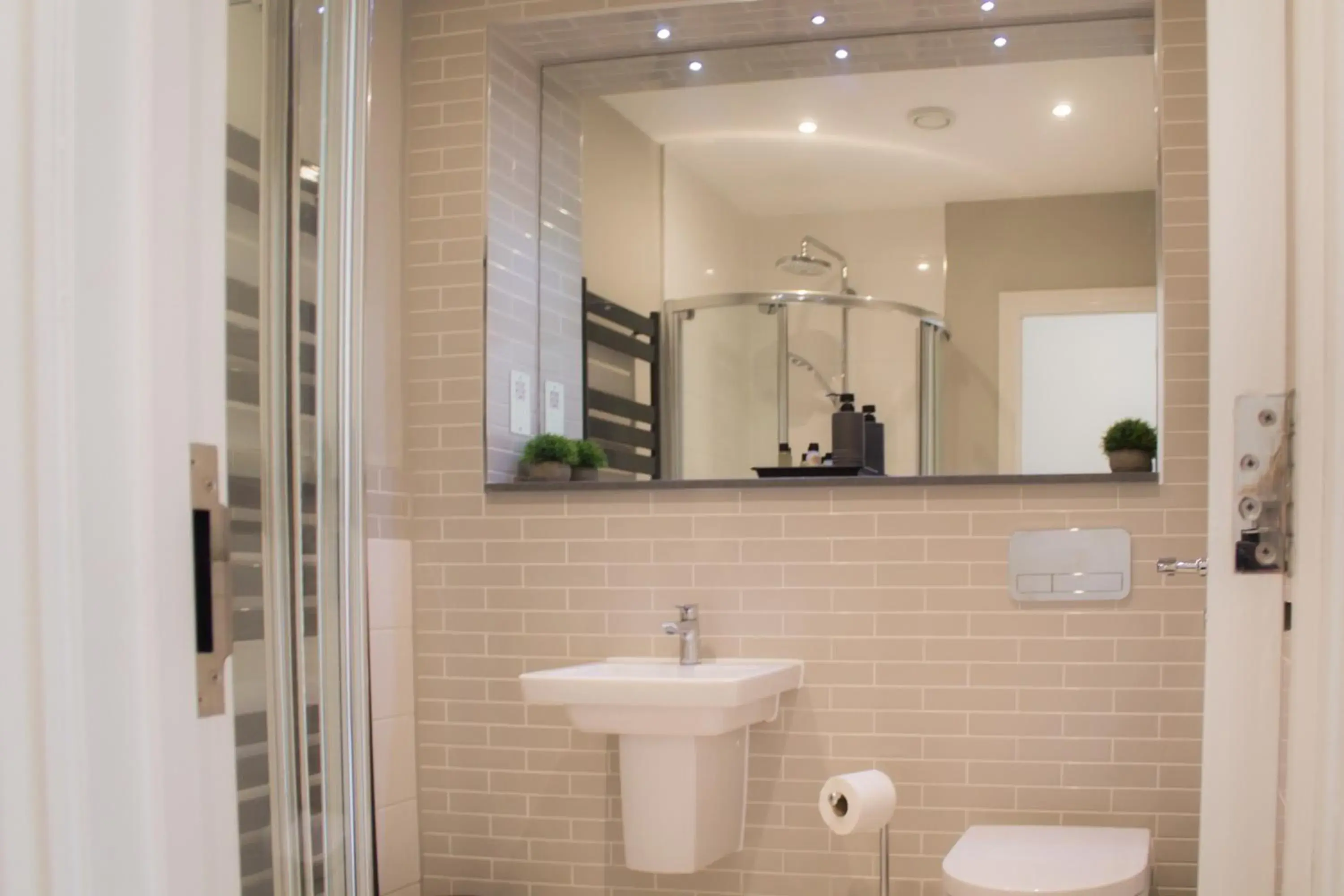 Bathroom in Townhouse of Bath