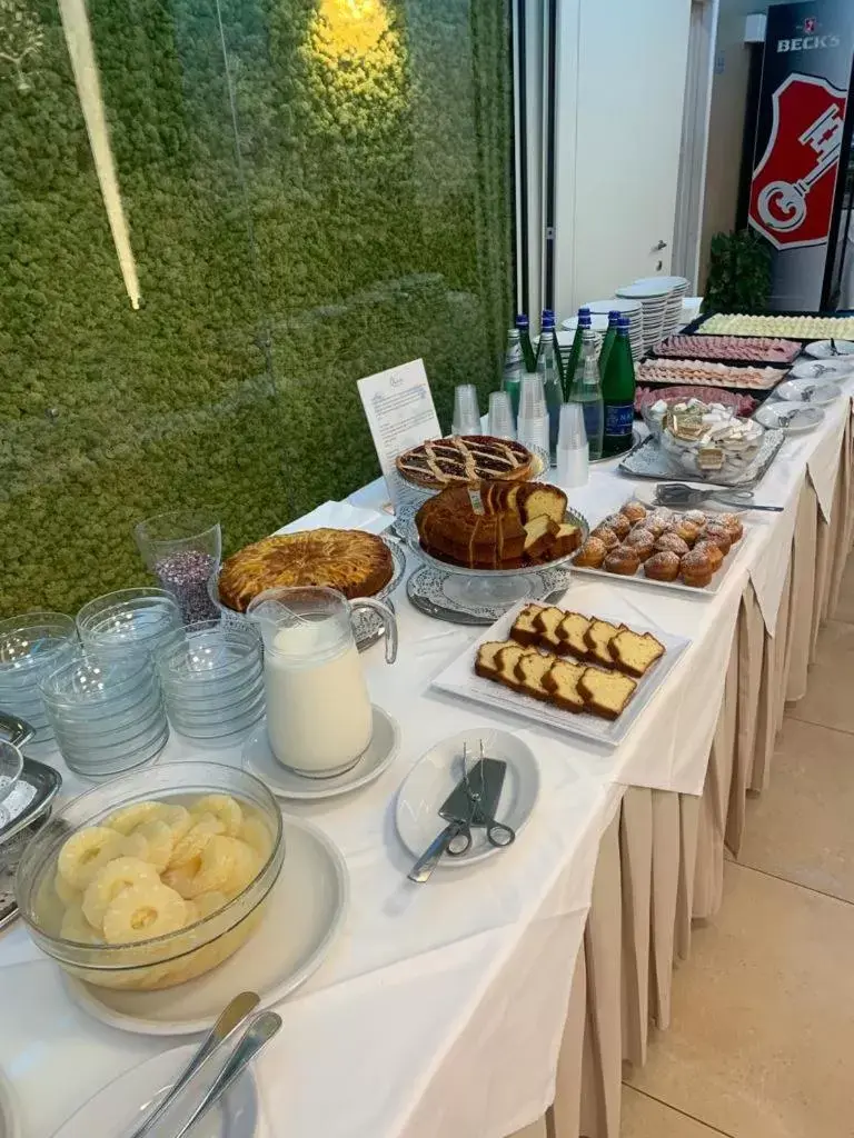 Buffet breakfast in Ele Green Park Hotel Pamphili