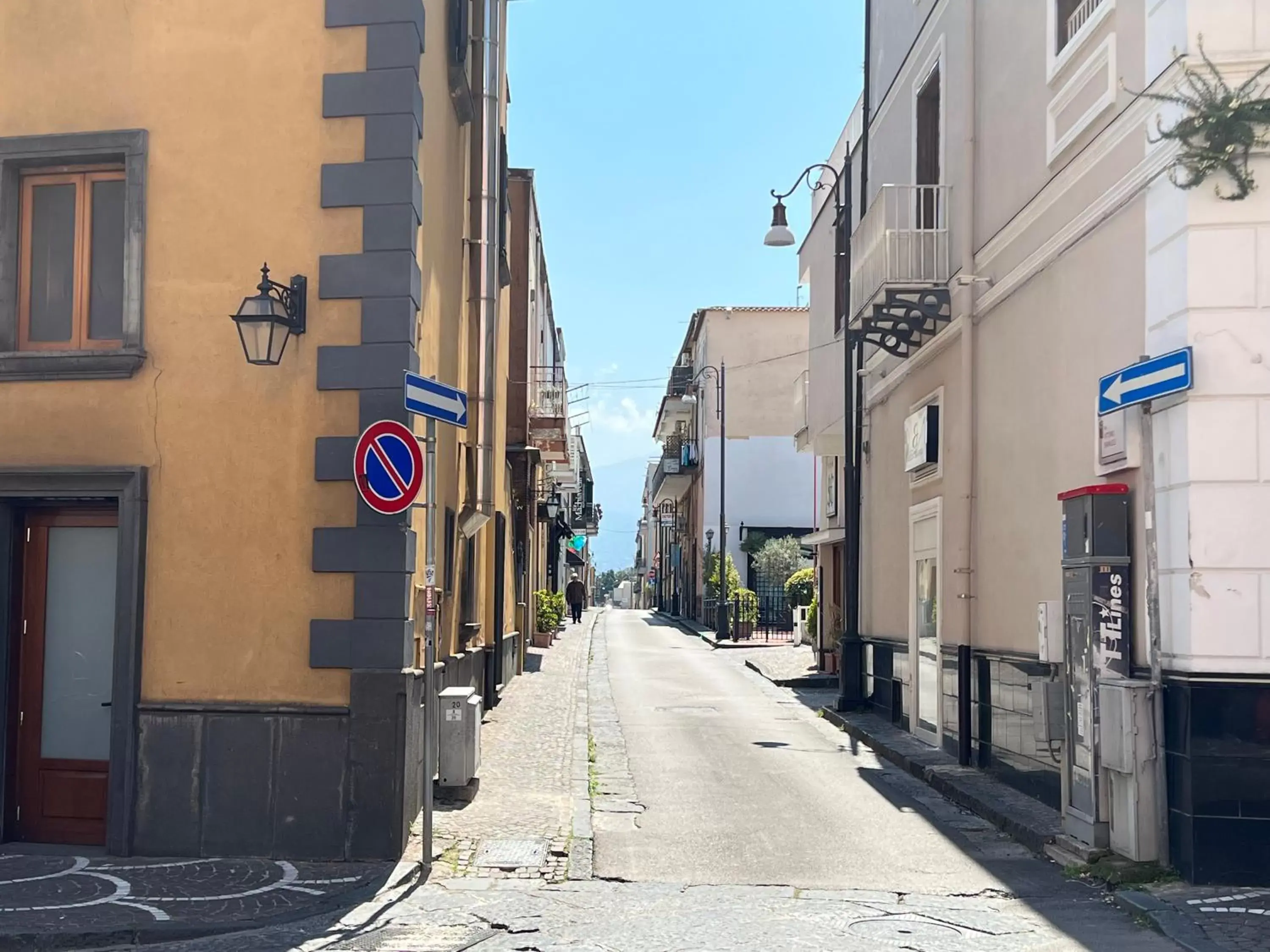 Neighborhood in Pompei via Roma Suite