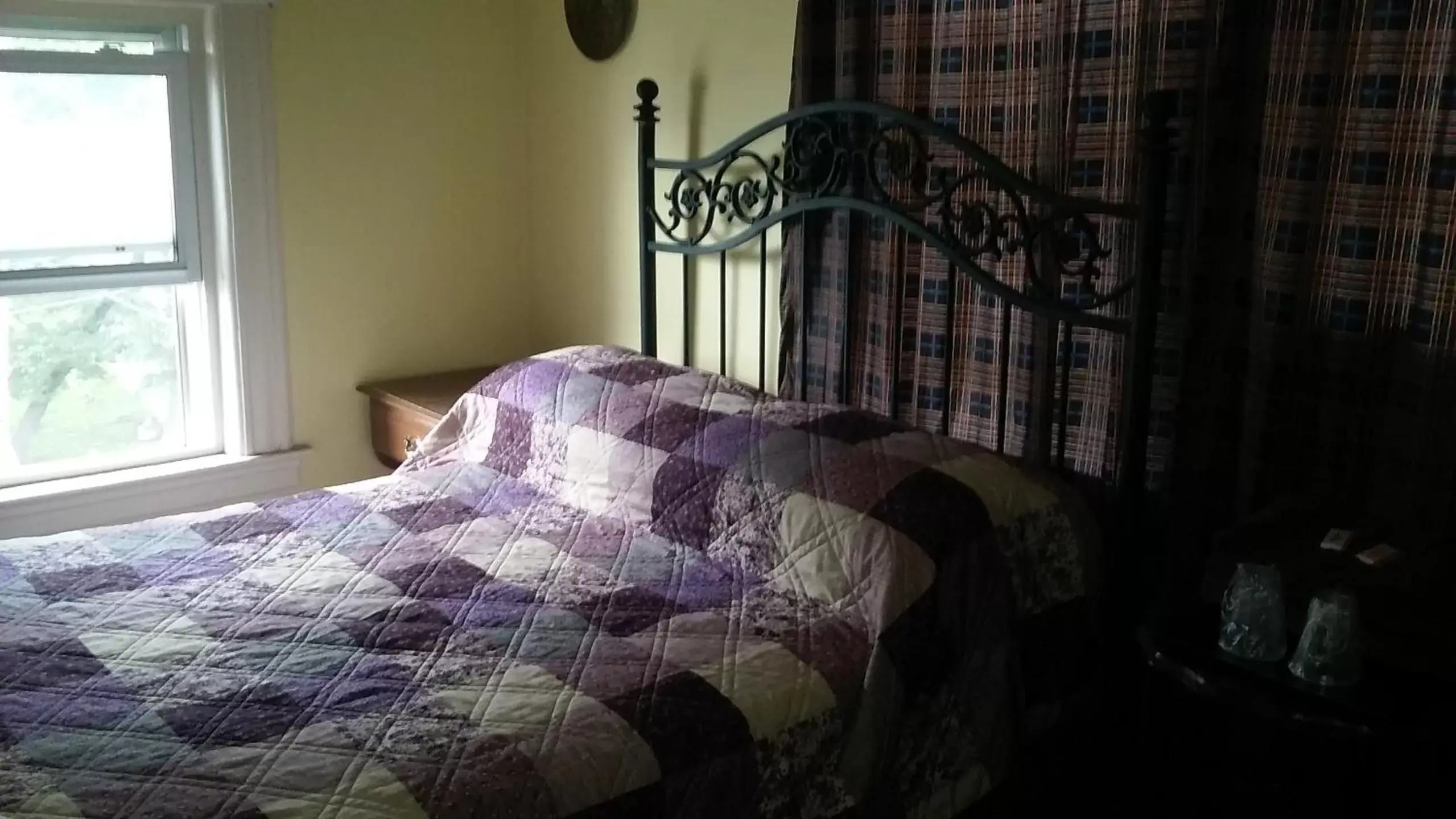 Standard Double Room with Shared Bathroom in Harbor House Bed and Breakfast Standard Double Room with Shared Bathroom in Harbor House Bed and Breakfast