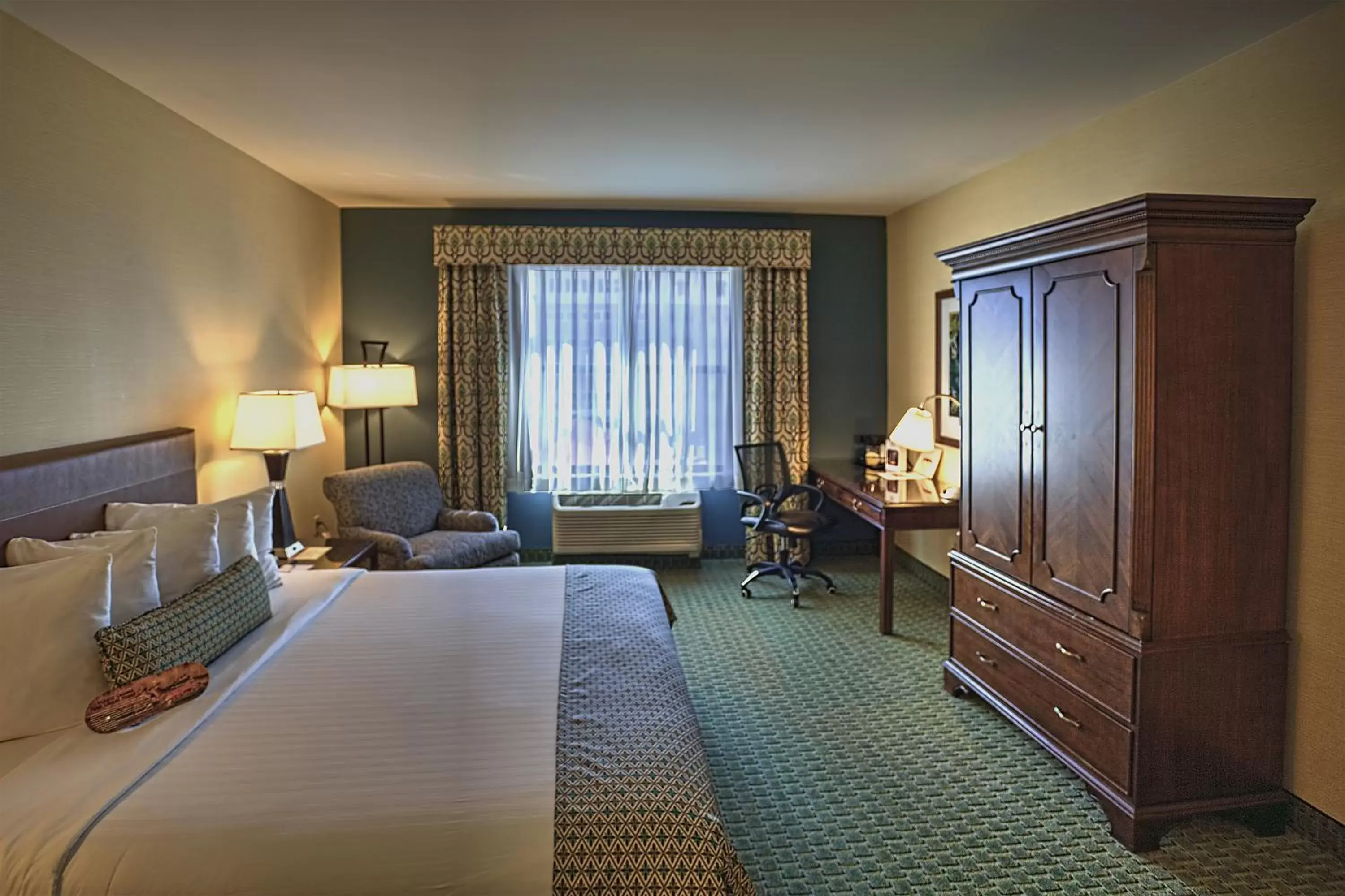 Photo of the whole room, Seating Area in The Hotel Warner