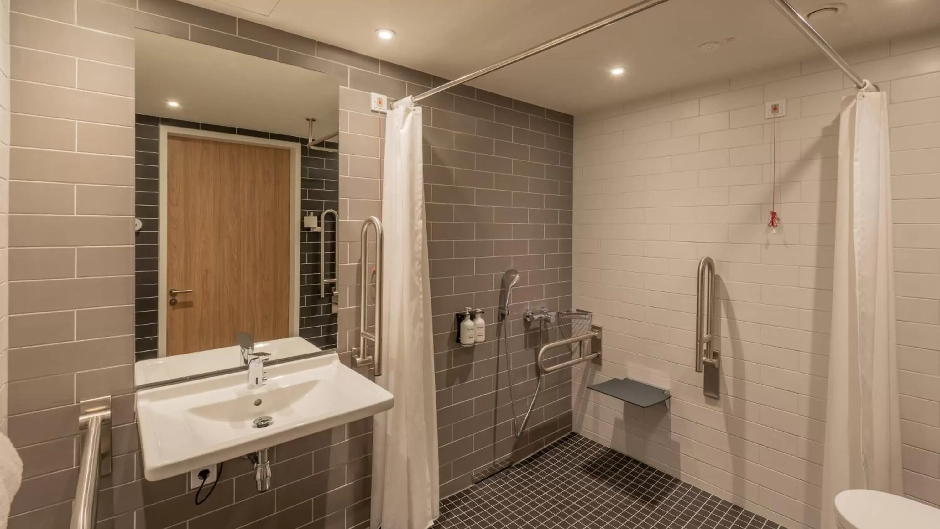 Photo of the whole room, Bathroom in Holiday Inn Express & Suites - Potsdam, an IHG Hotel