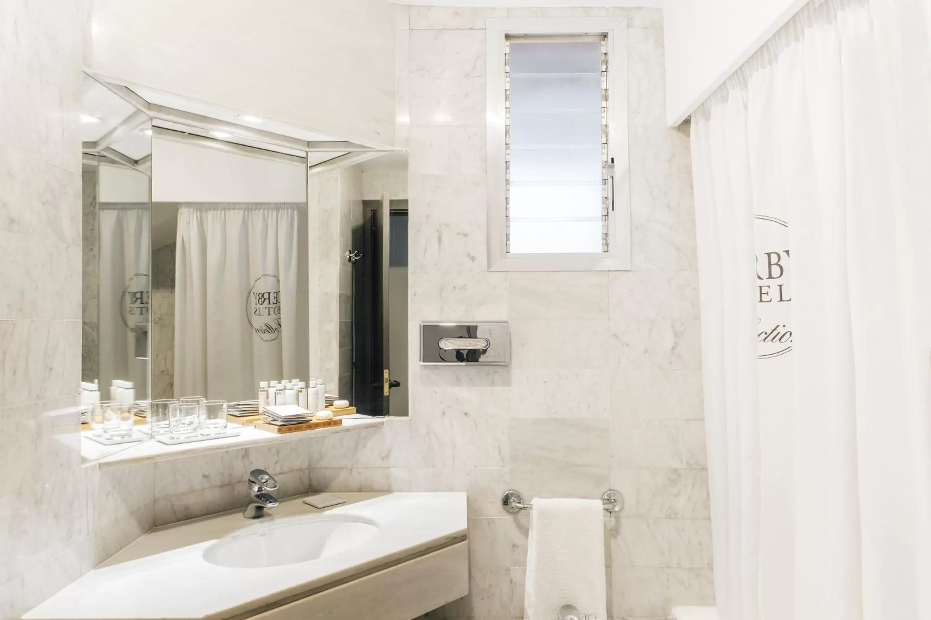 Bathroom in Hotel Gran Derby Suites, a Small Luxury Hotel of the World