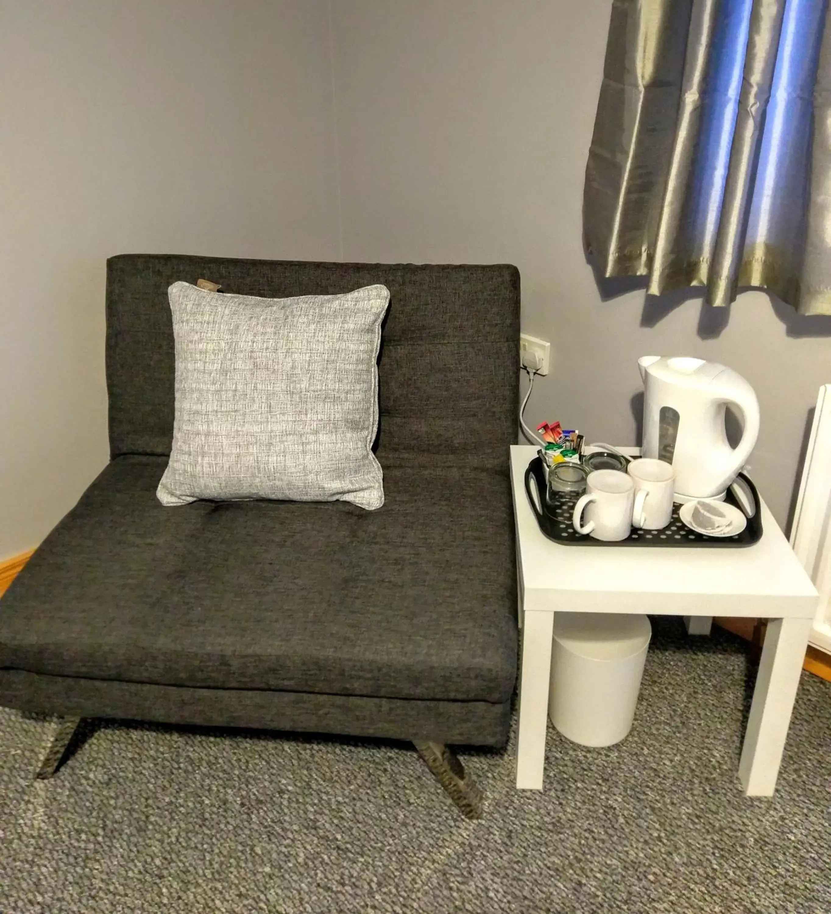 Coffee/tea facilities in The Tree-house B&B