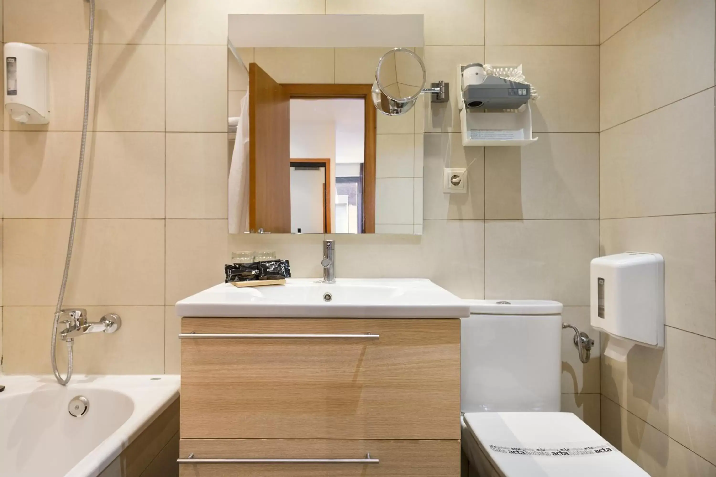Bathroom in Hotel Acta Azul Barcelona
